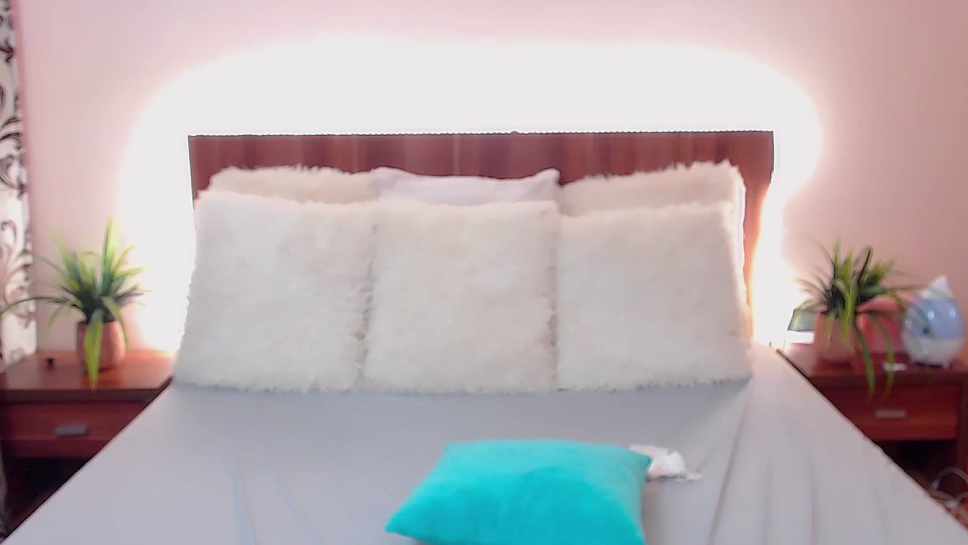 Gallery image thumbnail from DestinyFox1's myfreecams stream on, 07/17/2024, 11:07 image 6 of 20