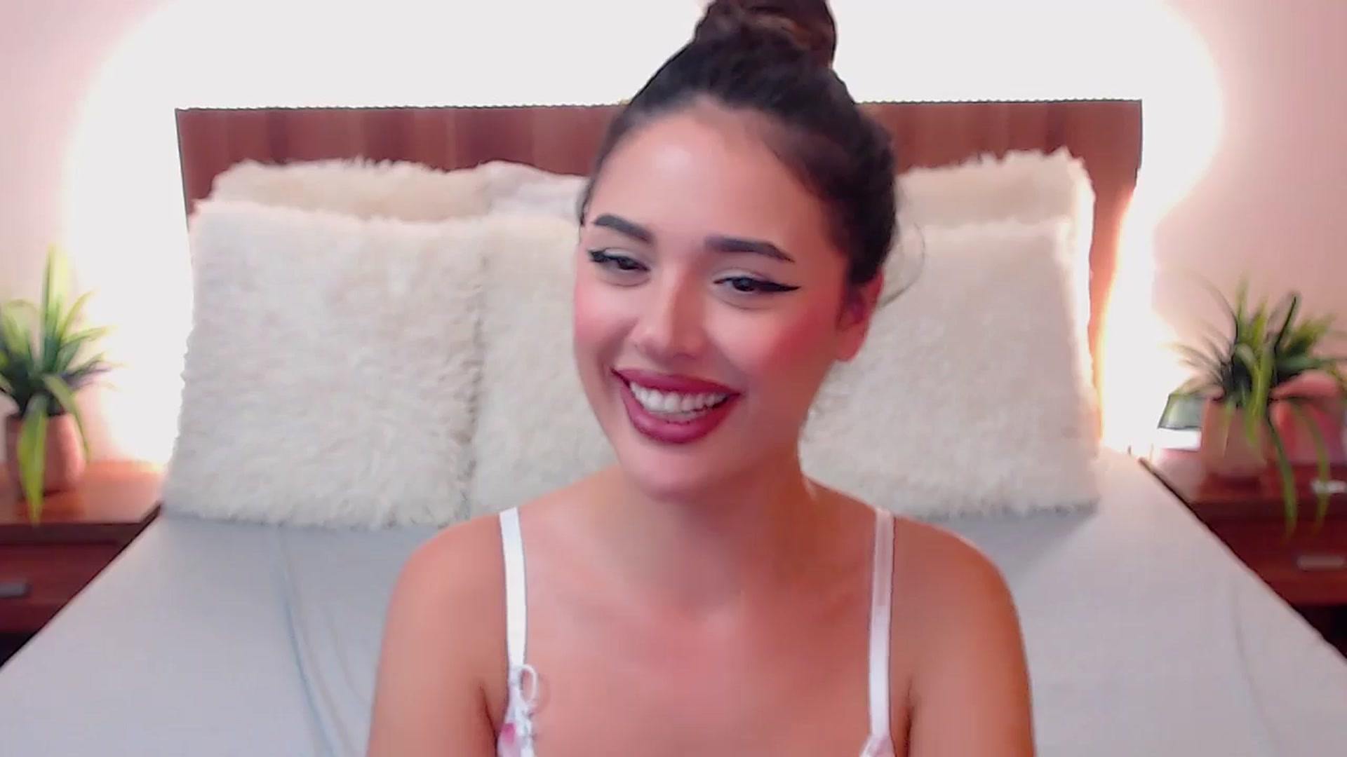 Gallery image thumbnail from DestinyFox1's myfreecams stream on, 07/17/2024, 11:07 image 17 of 20