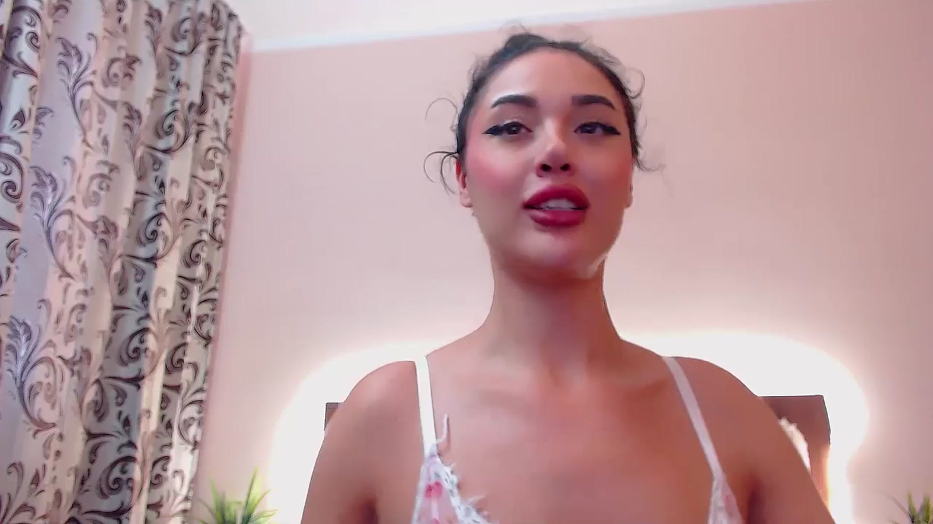 Gallery image thumbnail from DestinyFox1's myfreecams stream on, 07/17/2024, 11:41 image 16 of 20