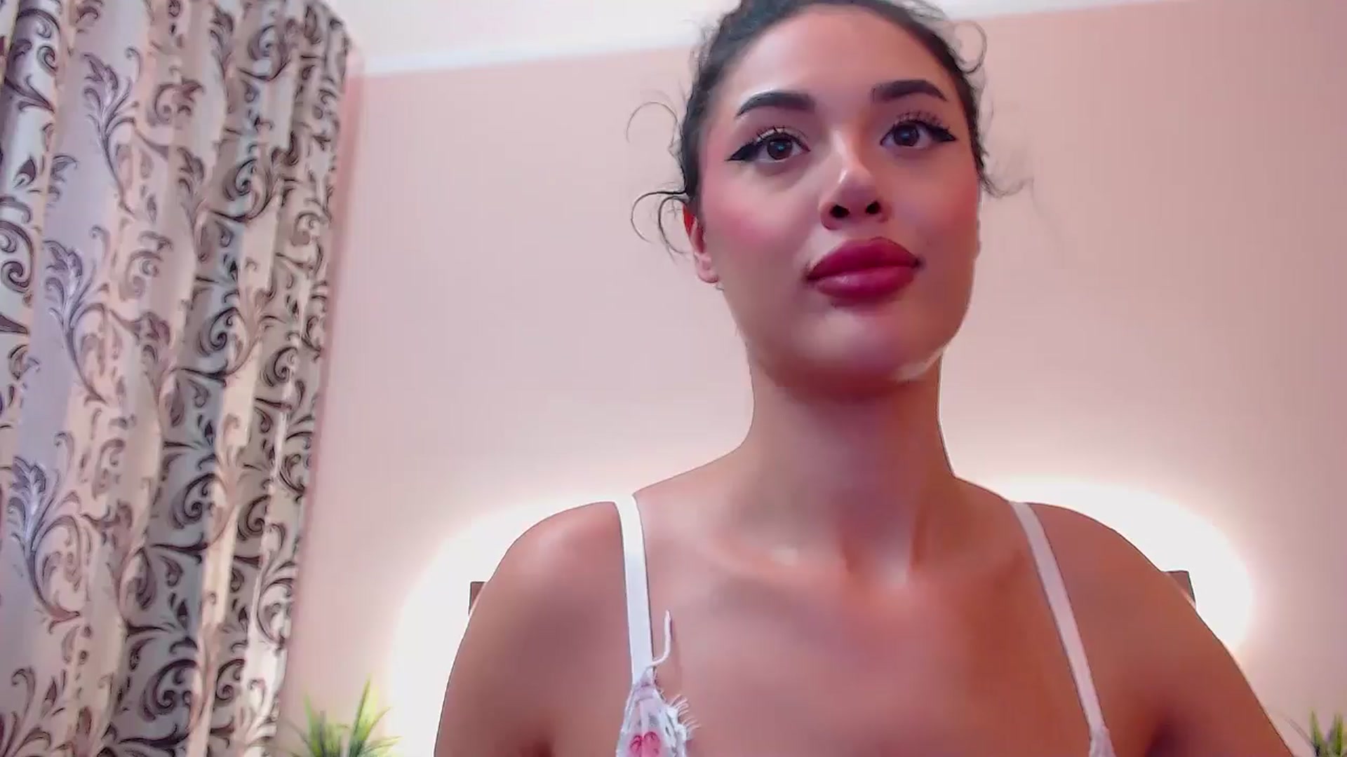 Gallery image thumbnail from DestinyFox1's myfreecams stream on, 07/17/2024, 11:41 image 15 of 20