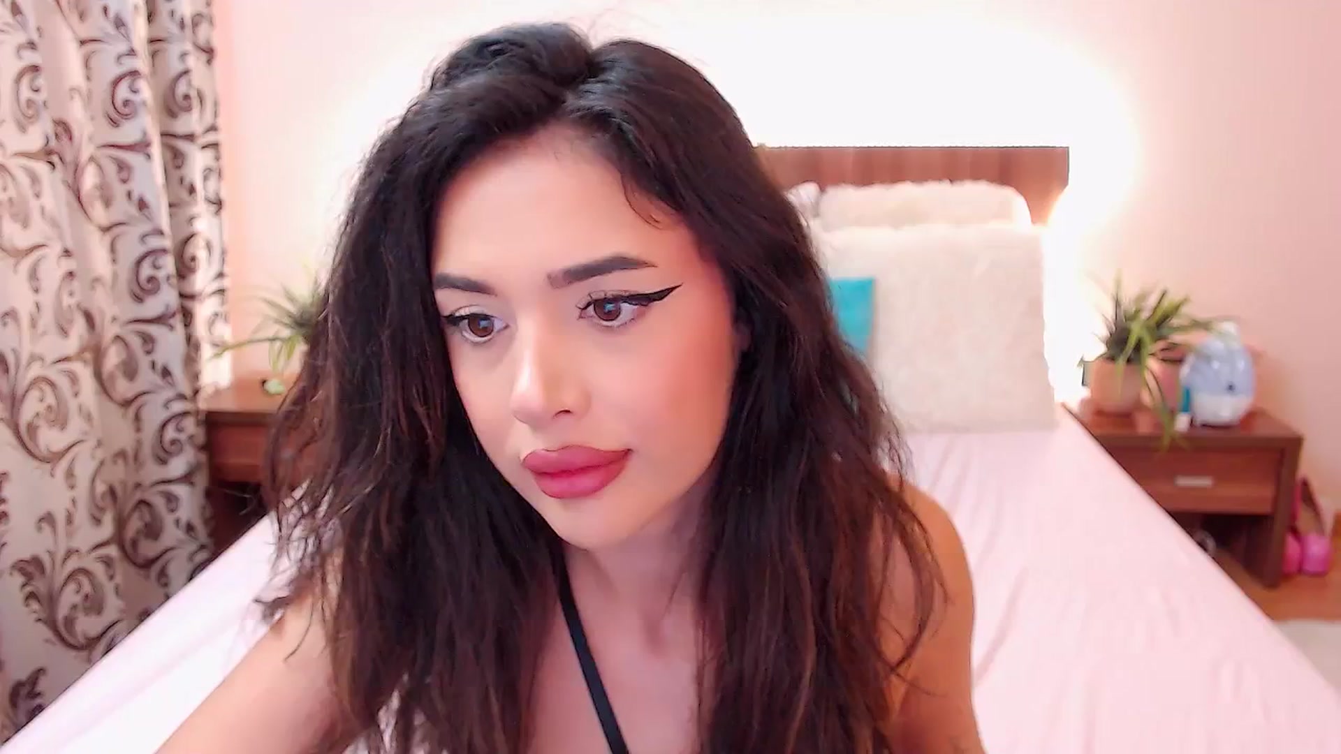 Gallery image thumbnail from DestinyFox1's myfreecams stream on, 07/24/2024, 05:20 image 7 of 20