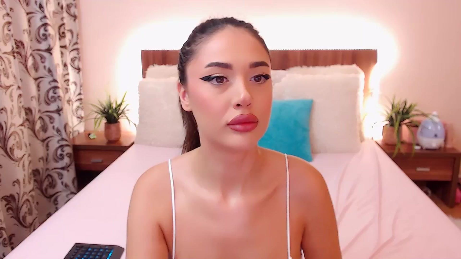 Gallery image thumbnail from DestinyFox1's myfreecams stream on, 07/25/2024, 04:52 image 4 of 20