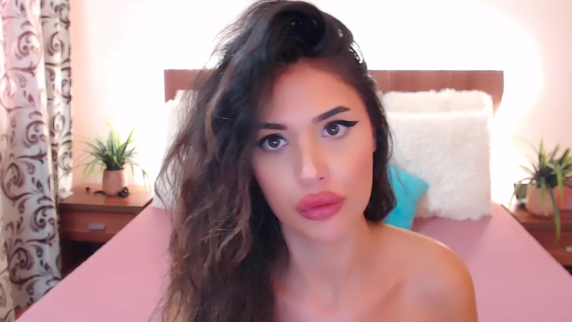 Gallery image thumbnail from DestinyFox1's myfreecams stream on, 08/07/2024, 08:35 image 1 of 20