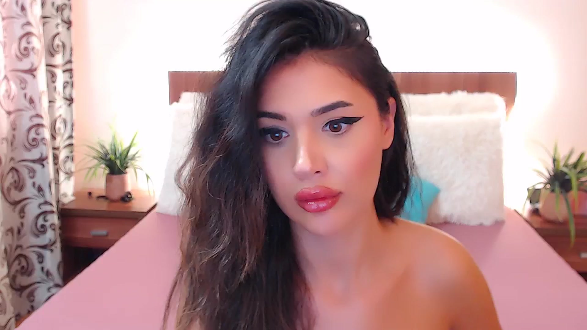 Gallery image thumbnail from DestinyFox1's myfreecams stream on, 08/07/2024, 08:35 image 4 of 20