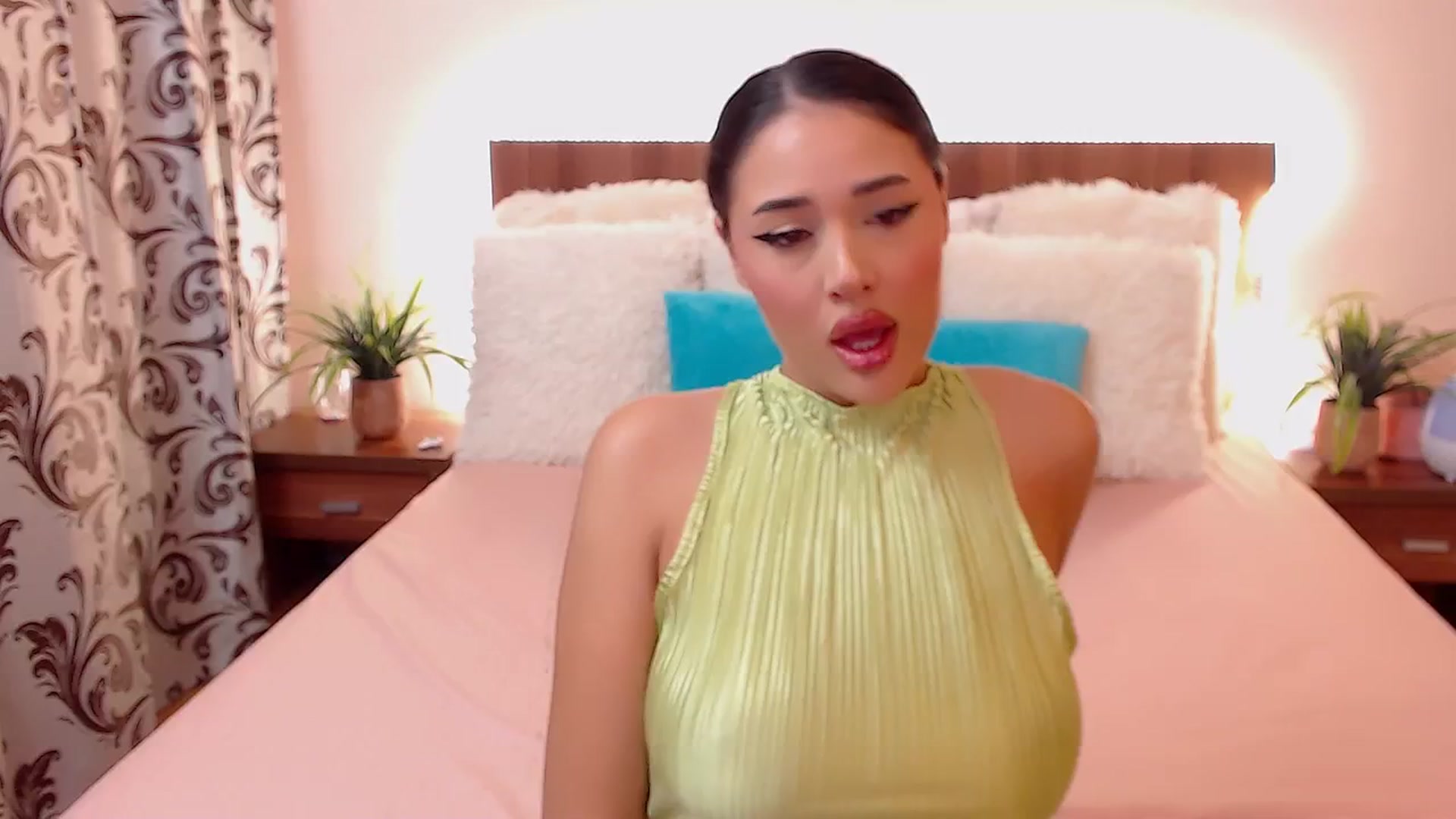 Gallery image thumbnail from DestinyFox1's myfreecams stream on, 08/15/2024, 05:15 image 9 of 20