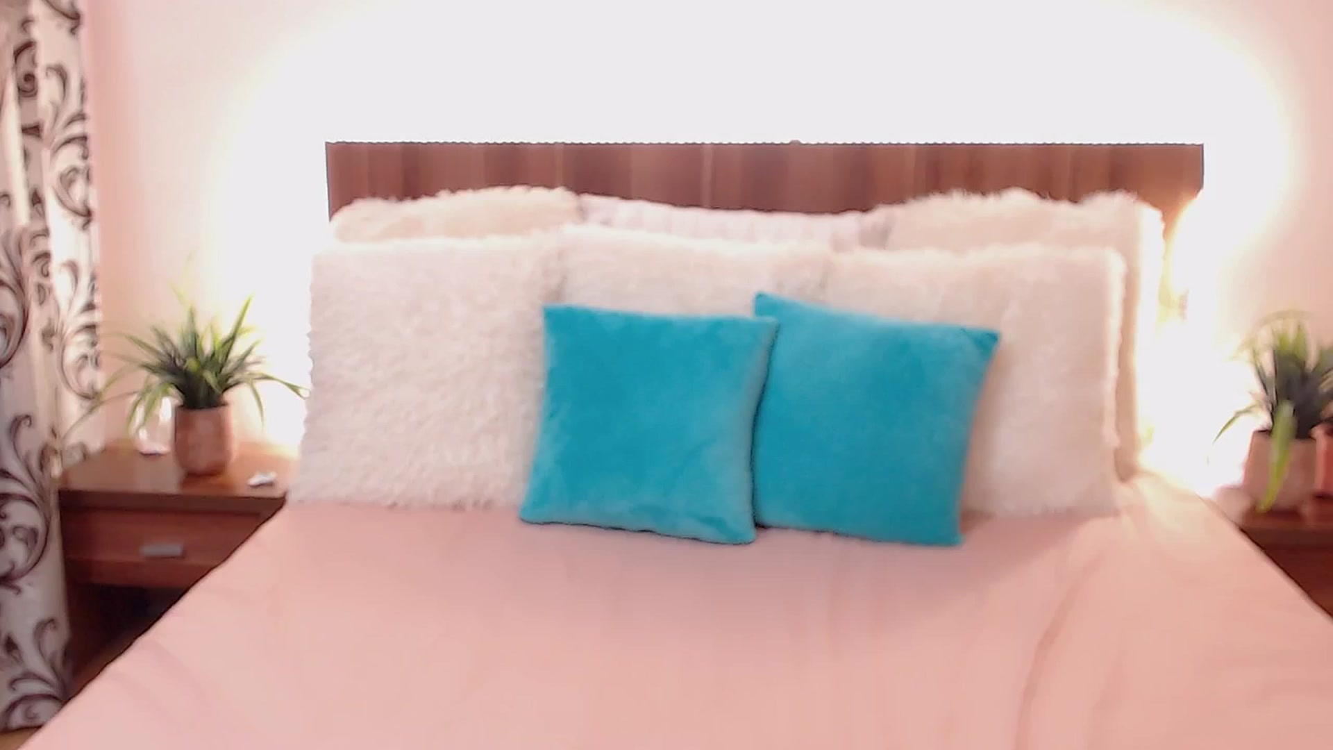 Gallery image thumbnail from DestinyFox1's myfreecams stream on, 08/15/2024, 11:51 image 3 of 20