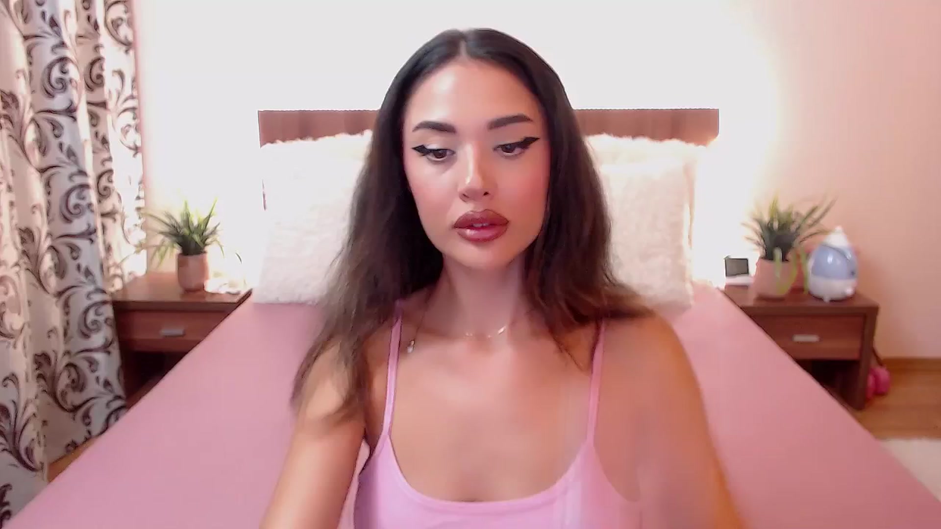 Gallery image thumbnail from DestinyFox1's myfreecams stream on, 08/31/2024, 15:11 image 10 of 20