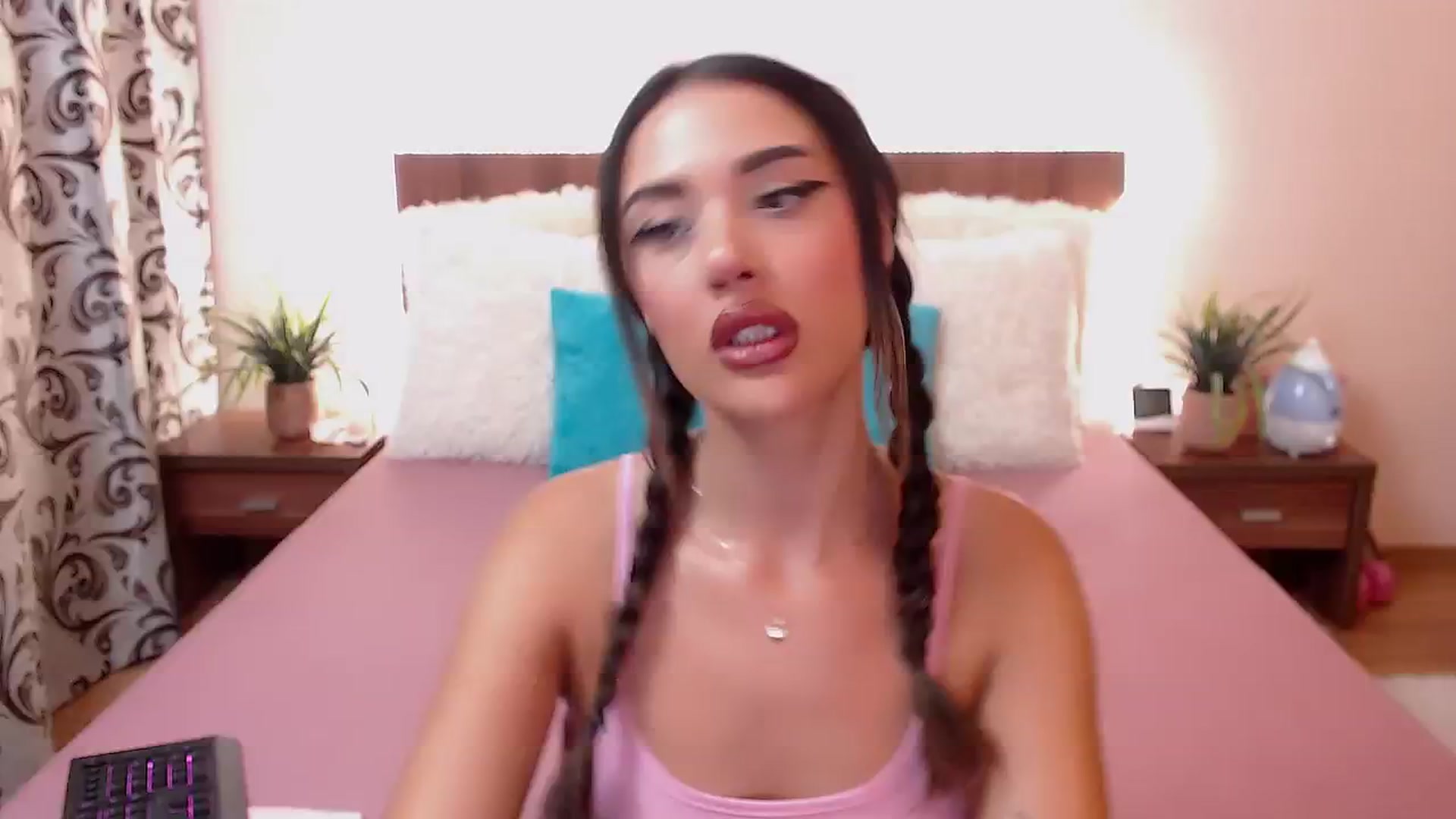 Gallery image thumbnail from DestinyFox1's myfreecams stream on, 08/31/2024, 15:50 image 1 of 20