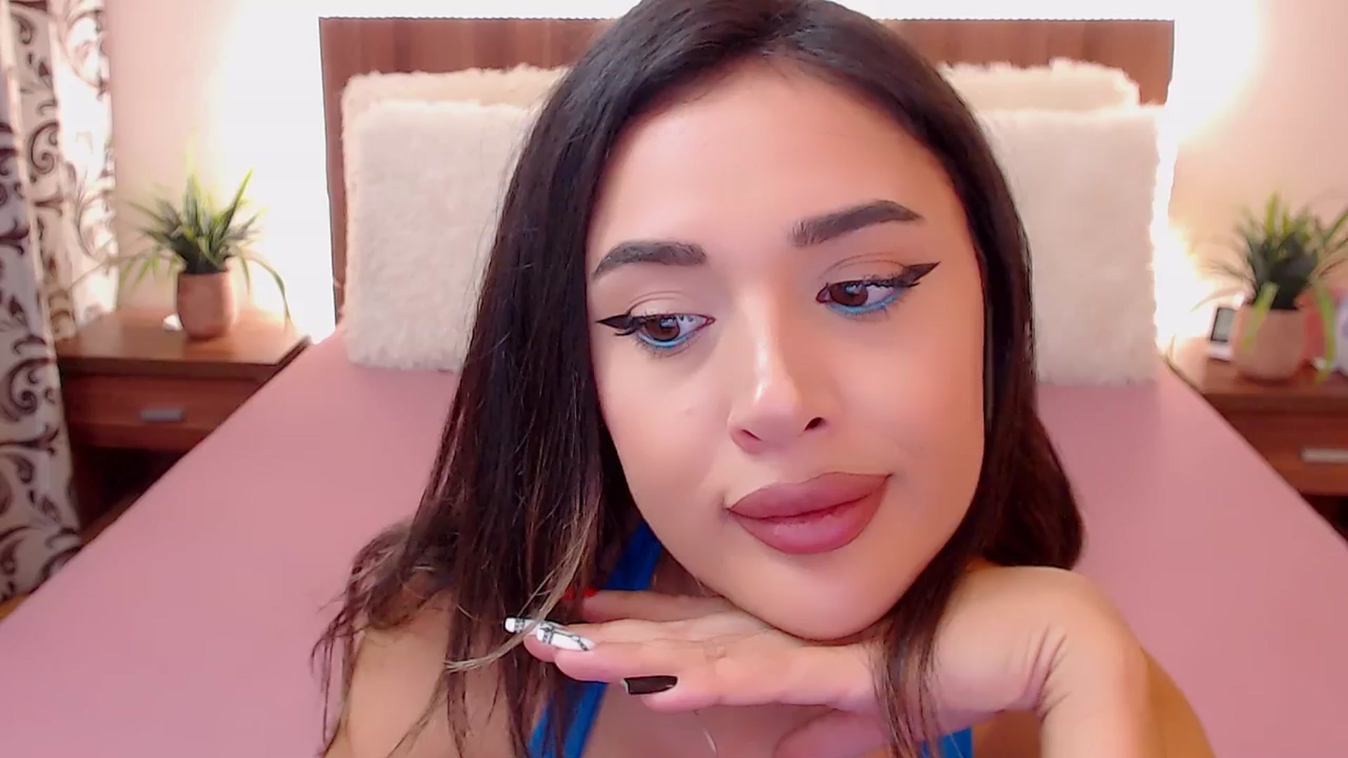 Gallery image thumbnail from DestinyFox1's myfreecams stream on, 09/06/2024, 13:13 image 8 of 20