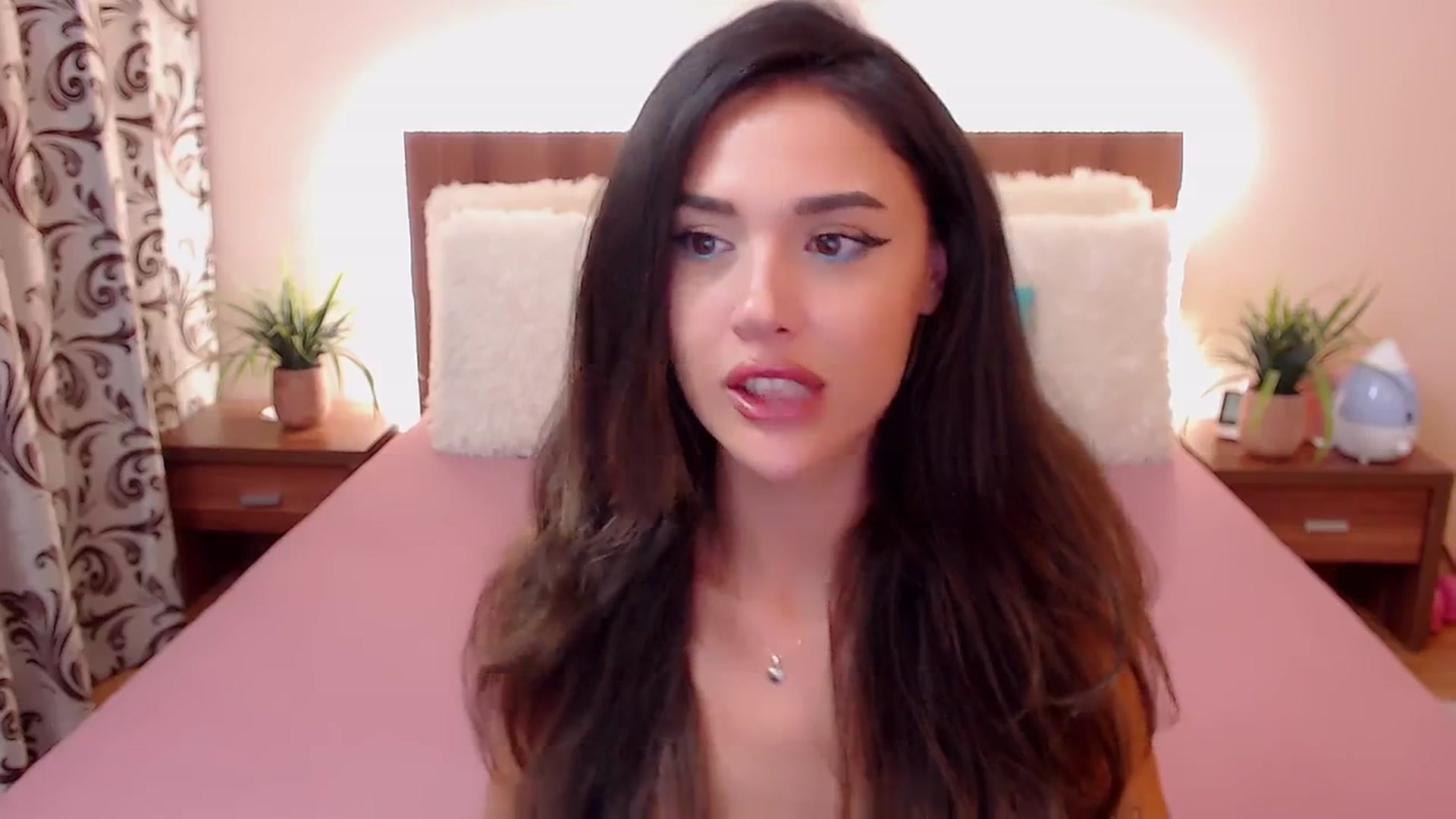 Gallery image thumbnail from DestinyFox1's myfreecams stream on, 09/06/2024, 16:38 image 10 of 20