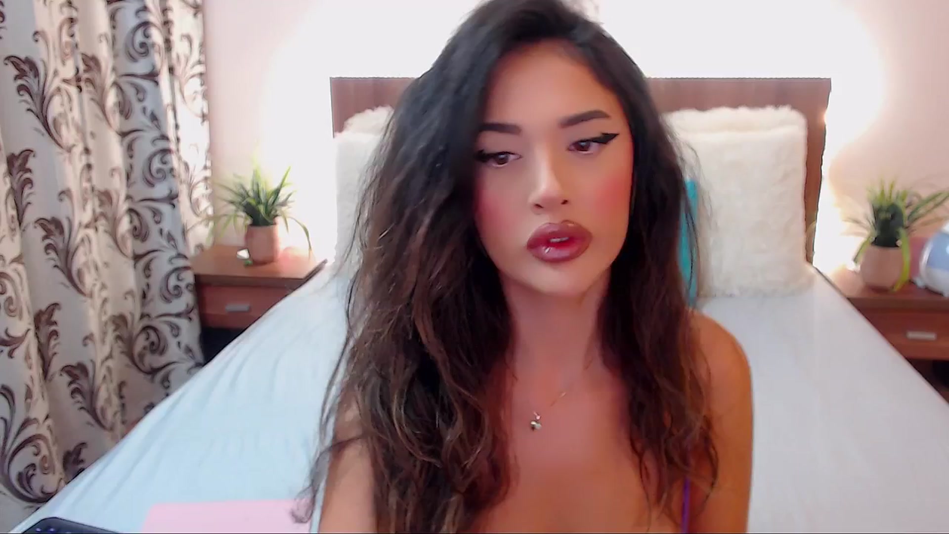 Gallery image thumbnail from DestinyFox1's myfreecams stream on, 09/11/2024, 04:49 image 4 of 20