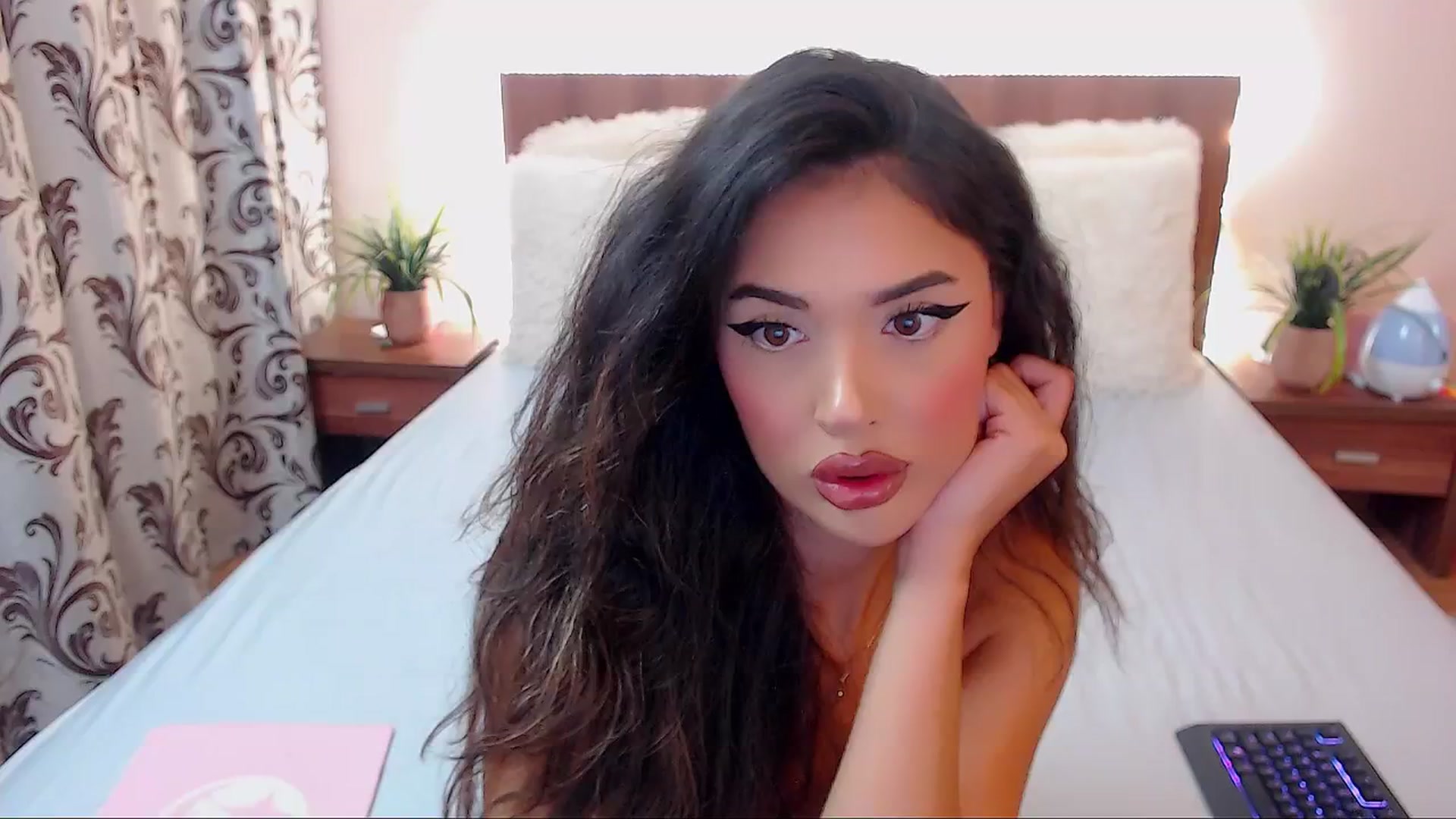 Gallery image thumbnail from DestinyFox1's myfreecams stream on, 09/11/2024, 05:25 image 16 of 20