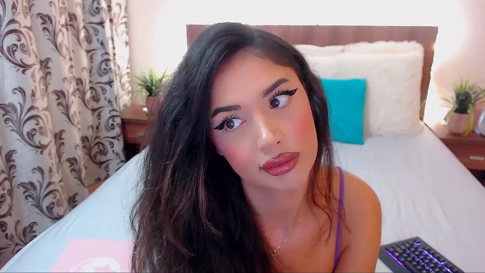 Gallery image thumbnail from DestinyFox1's myfreecams stream on, 09/11/2024, 05:56 image 8 of 20
