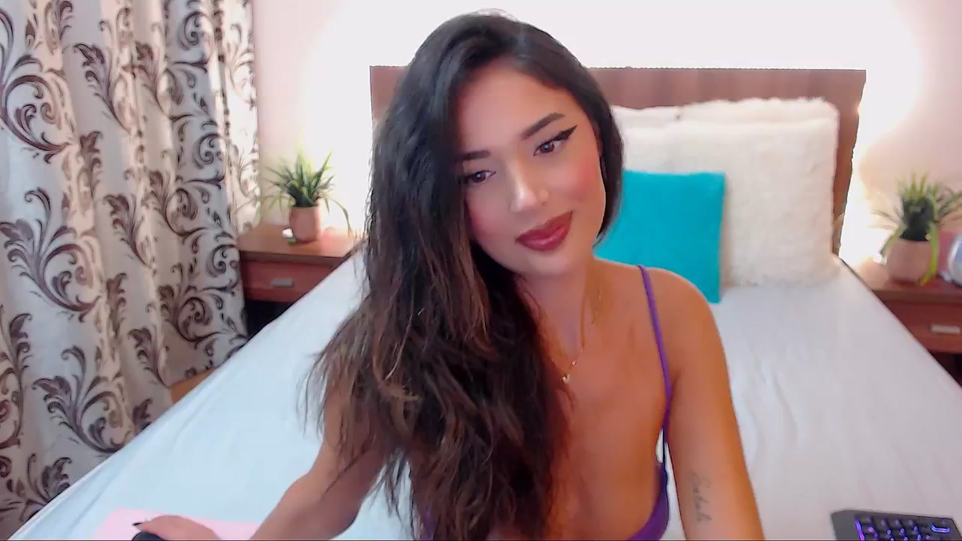 Gallery image thumbnail from DestinyFox1's myfreecams stream on, 09/11/2024, 07:12 image 17 of 20