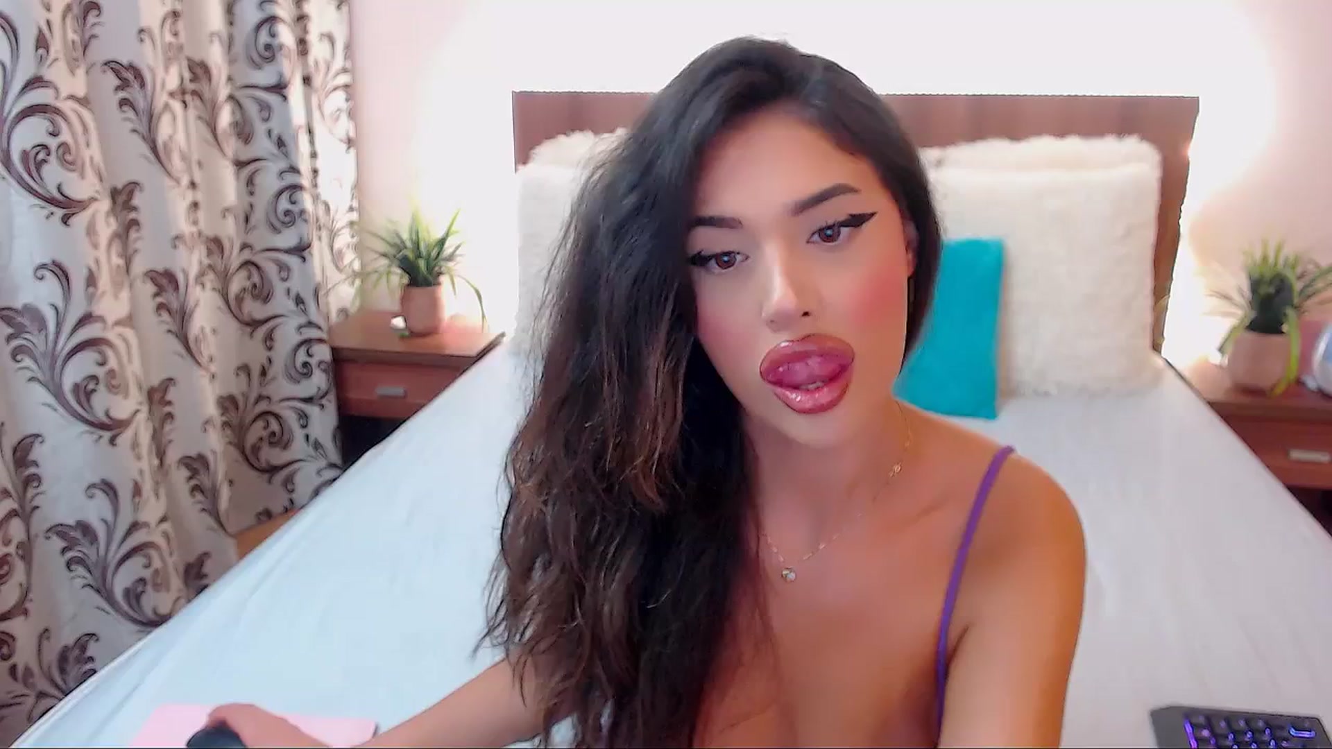 Gallery image thumbnail from DestinyFox1's myfreecams stream on, 09/11/2024, 07:12 image 16 of 20