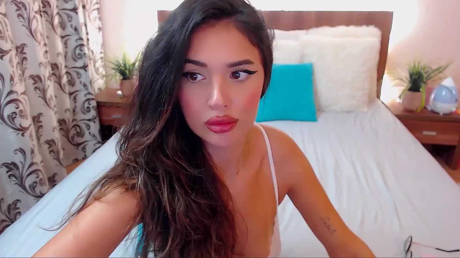 Gallery image thumbnail from DestinyFox1's myfreecams stream on, 09/11/2024, 14:04 image 9 of 20