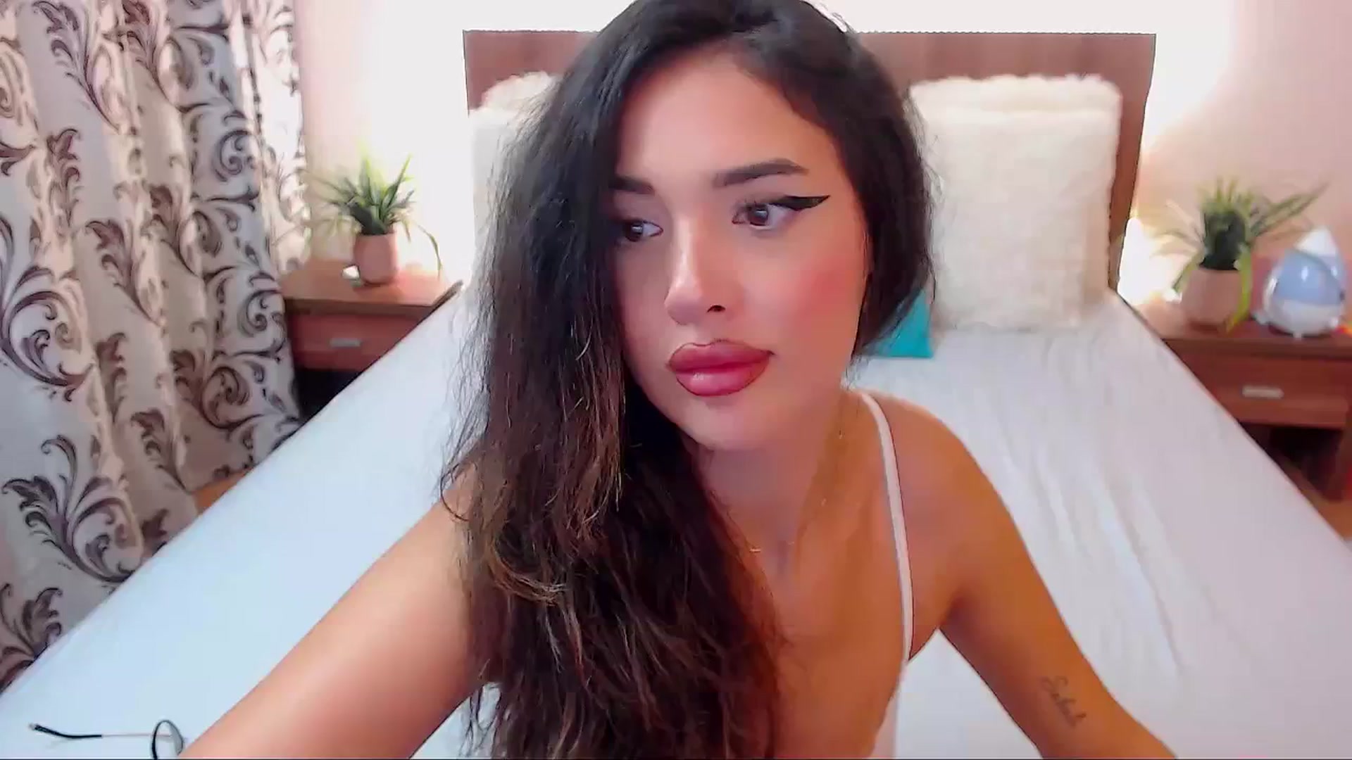 Gallery image thumbnail from DestinyFox1's myfreecams stream on, 09/11/2024, 14:04 image 14 of 20