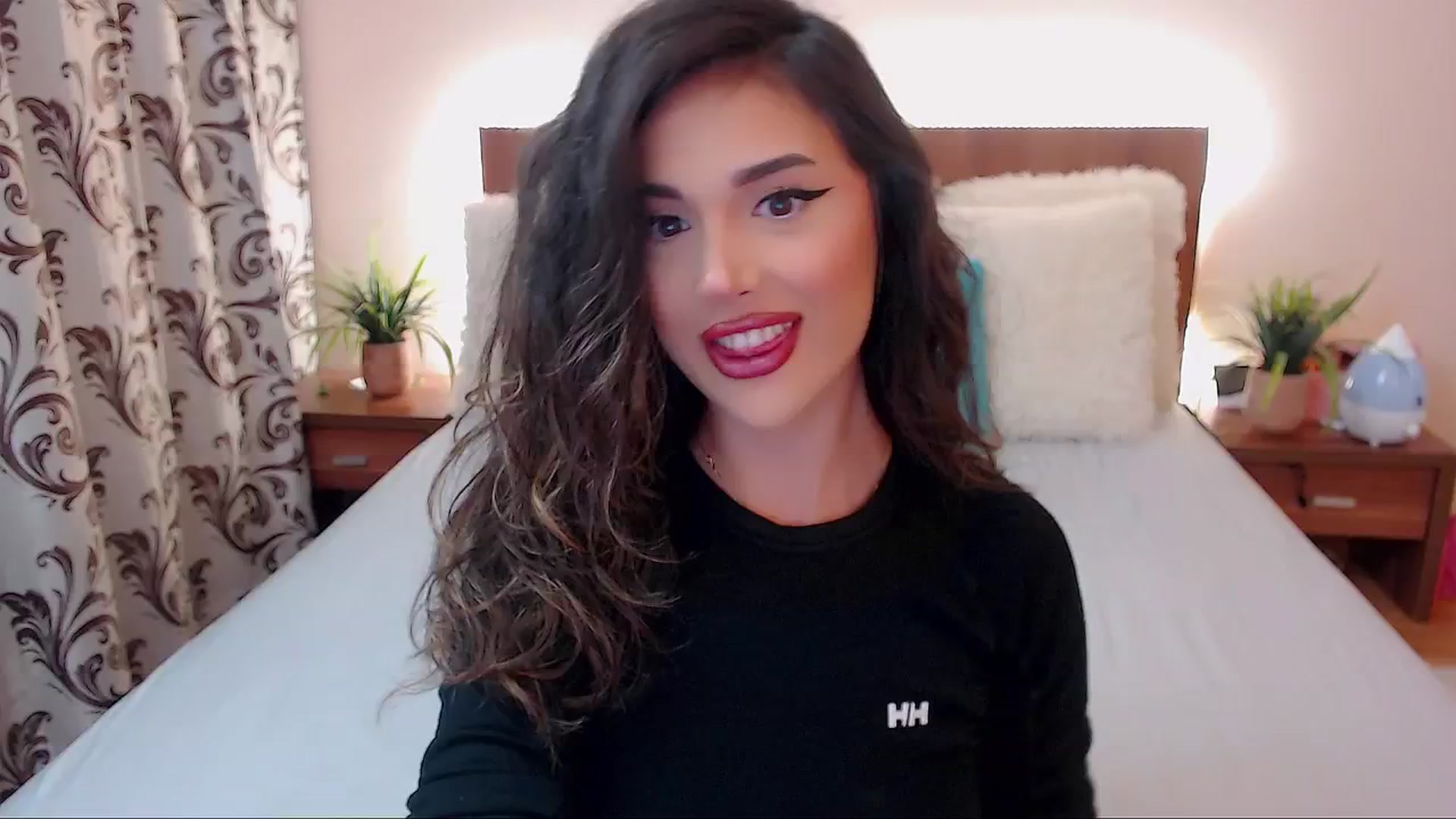 Gallery image thumbnail from DestinyFox1's myfreecams stream on, 09/14/2024, 14:49 image 4 of 20