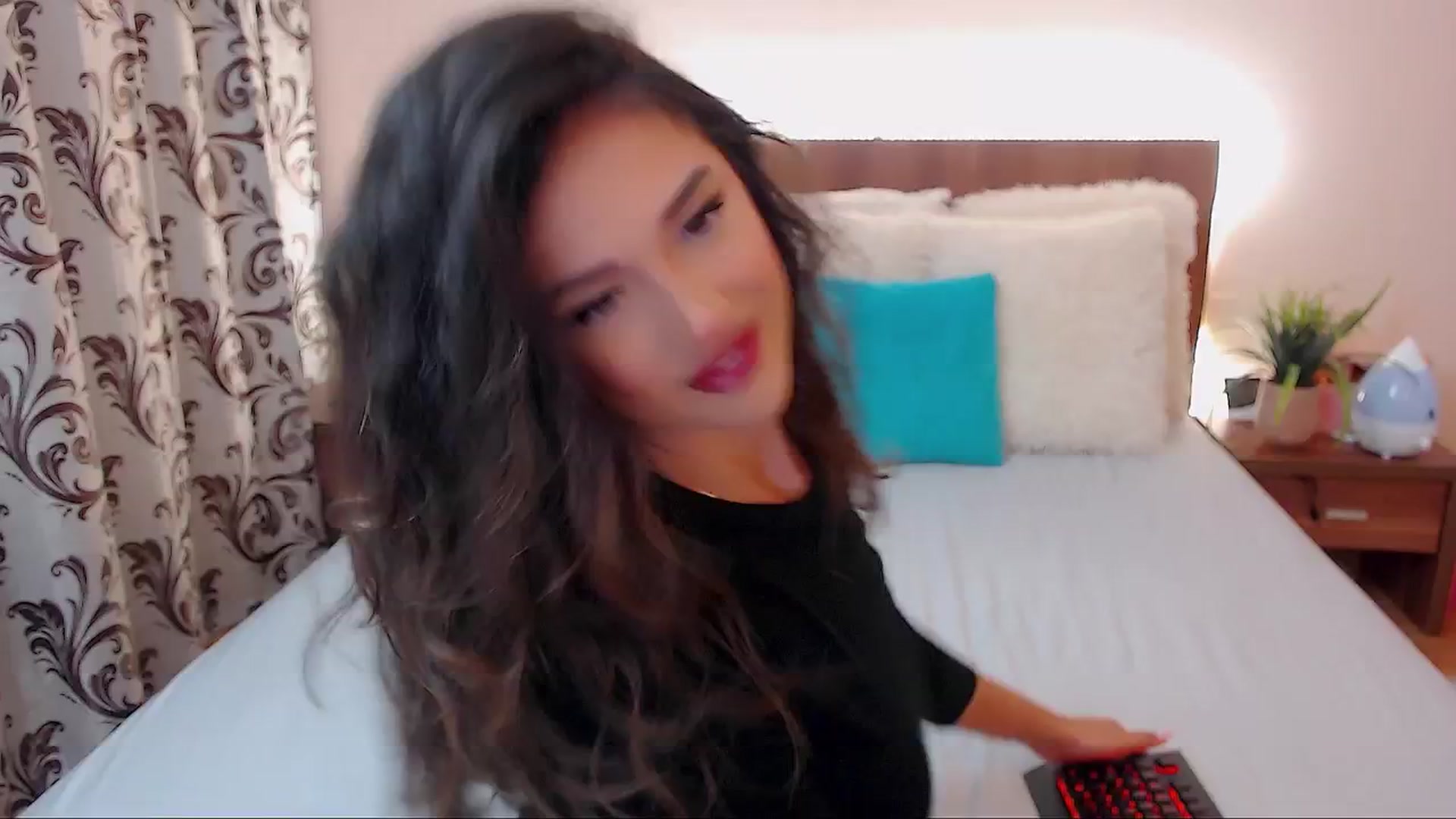 Gallery image thumbnail from DestinyFox1's myfreecams stream on, 09/14/2024, 14:49 image 2 of 20
