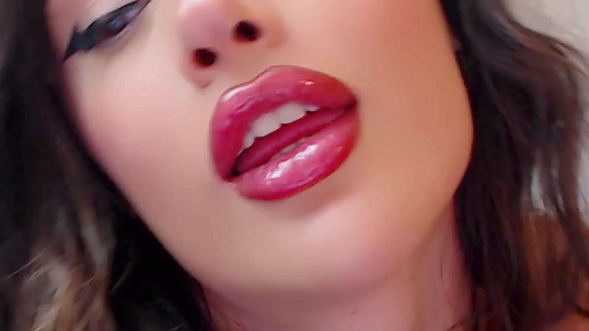 Gallery image thumbnail from DestinyFox1's myfreecams stream on, 09/14/2024, 15:42 image 18 of 20