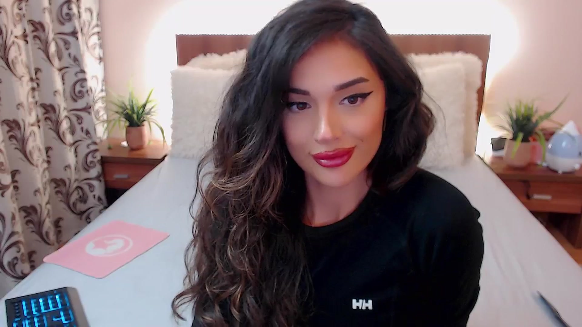 Gallery image thumbnail from DestinyFox1's myfreecams stream on, 09/14/2024, 16:20 image 9 of 20