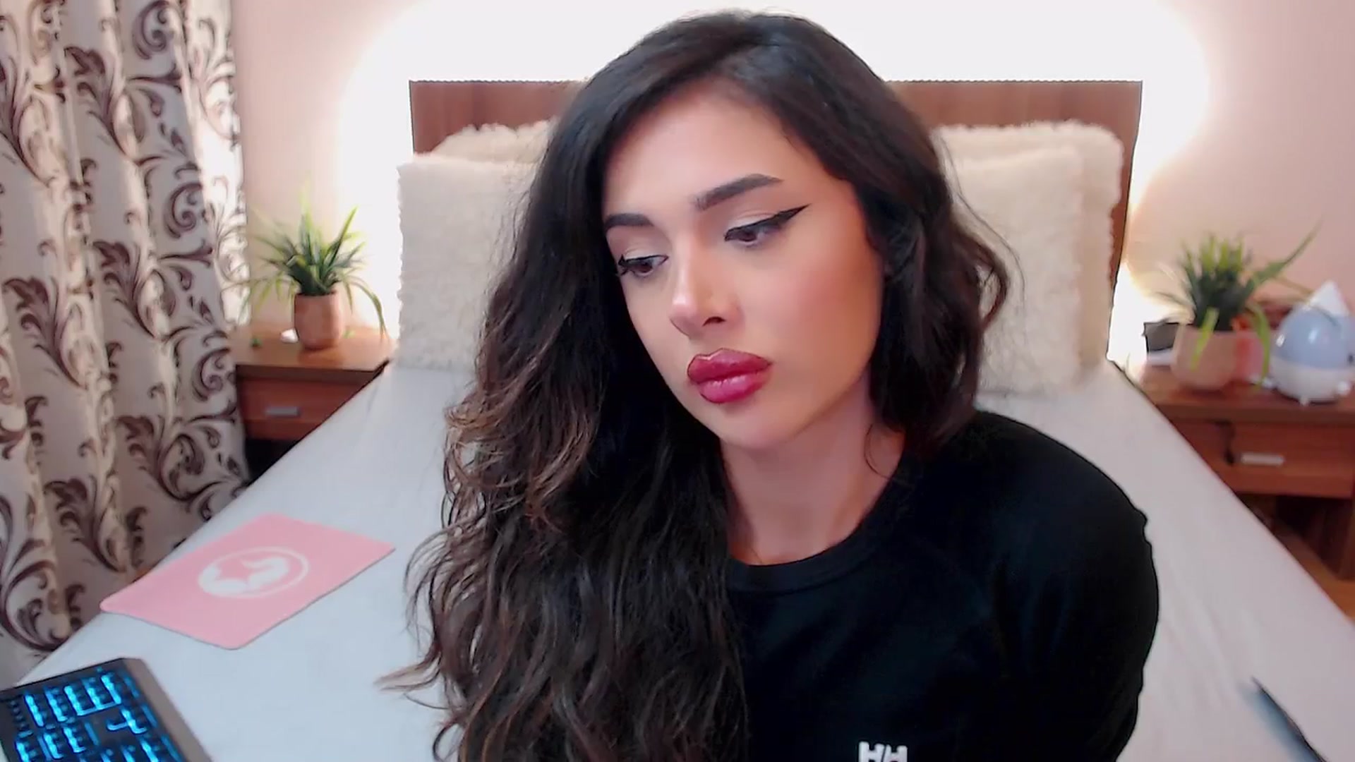 Gallery image thumbnail from DestinyFox1's myfreecams stream on, 09/14/2024, 16:20 image 7 of 20