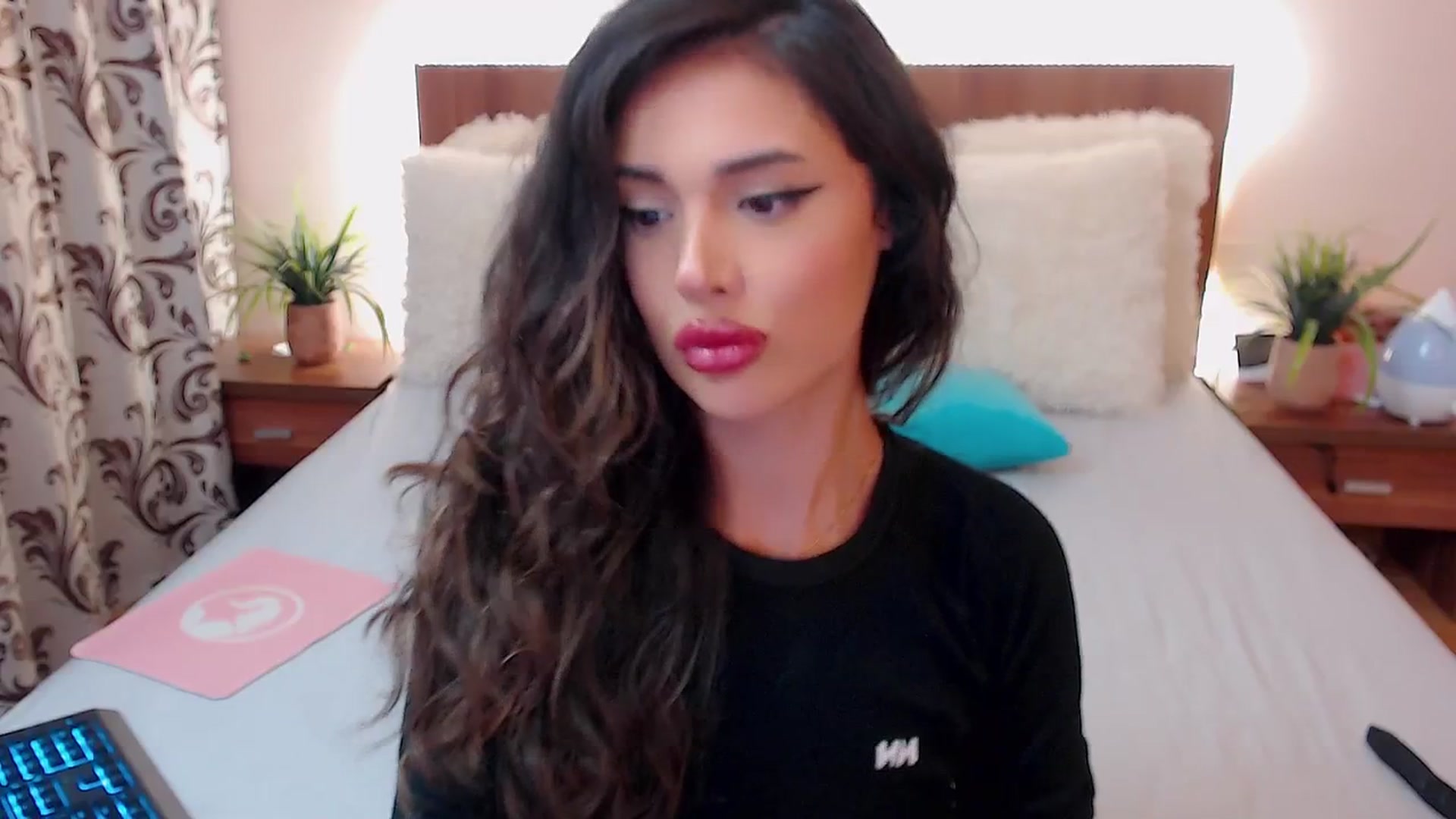 Gallery image thumbnail from DestinyFox1's myfreecams stream on, 09/14/2024, 16:20 image 4 of 20