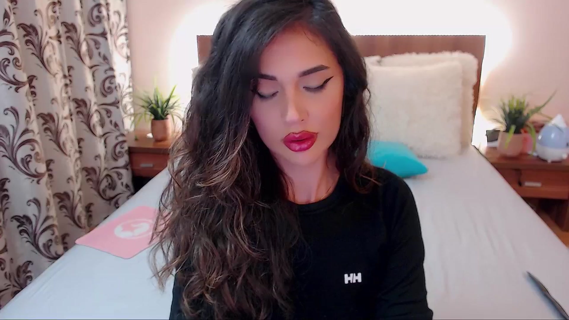 Gallery image thumbnail from DestinyFox1's myfreecams stream on, 09/14/2024, 16:20 image 17 of 20