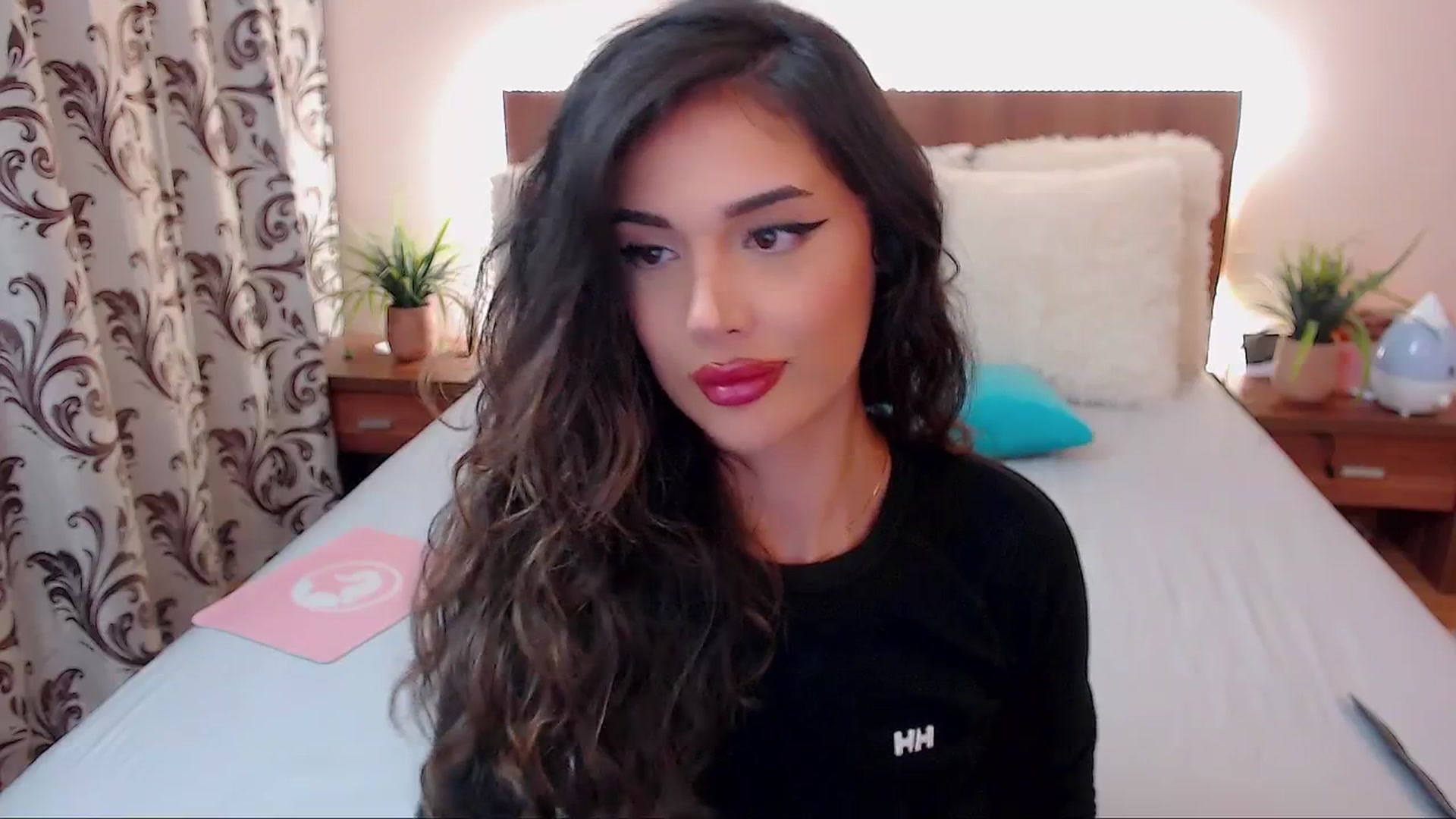 Gallery image thumbnail from DestinyFox1's myfreecams stream on, 09/14/2024, 16:20 image 12 of 20