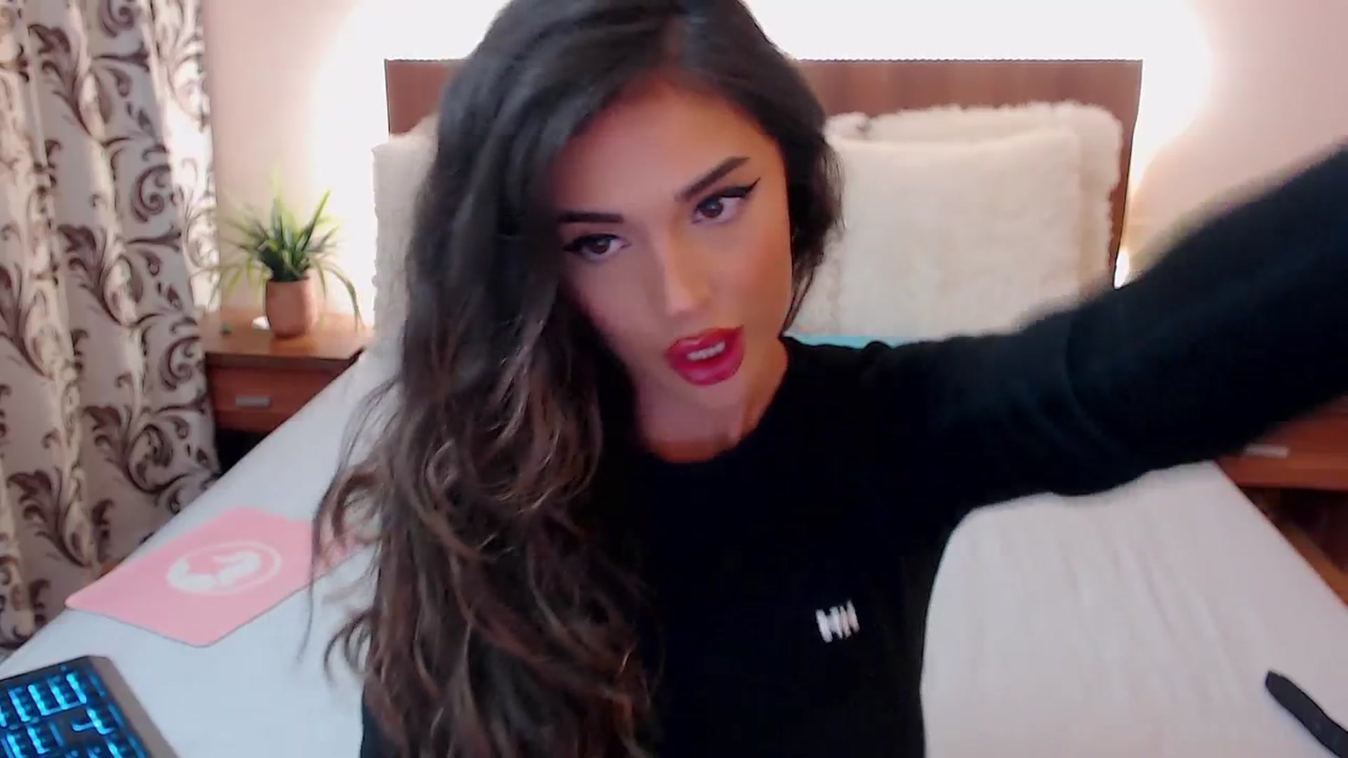 Gallery image thumbnail from DestinyFox1's myfreecams stream on, 09/14/2024, 16:20 image 3 of 20