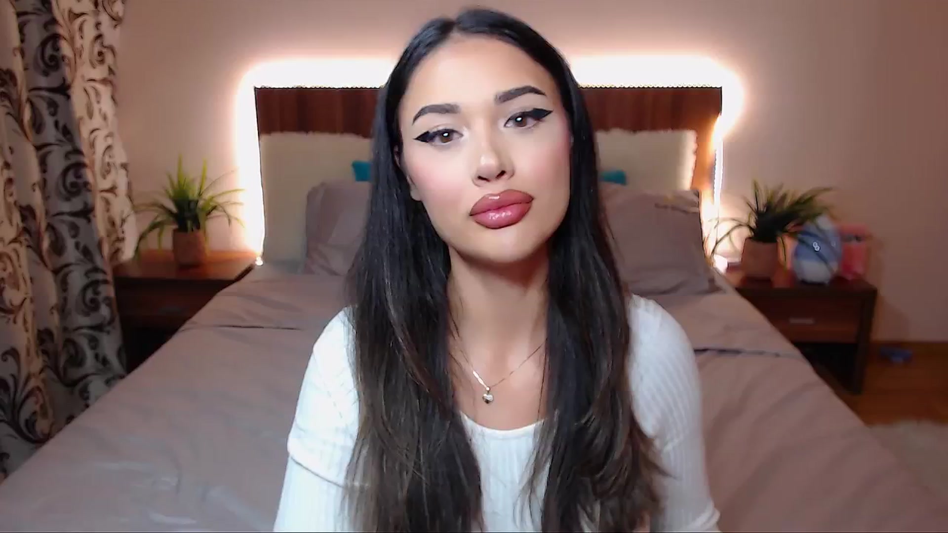 Gallery image thumbnail from DestinyFox1's myfreecams stream on, 10/06/2024, 20:02 image 2 of 20