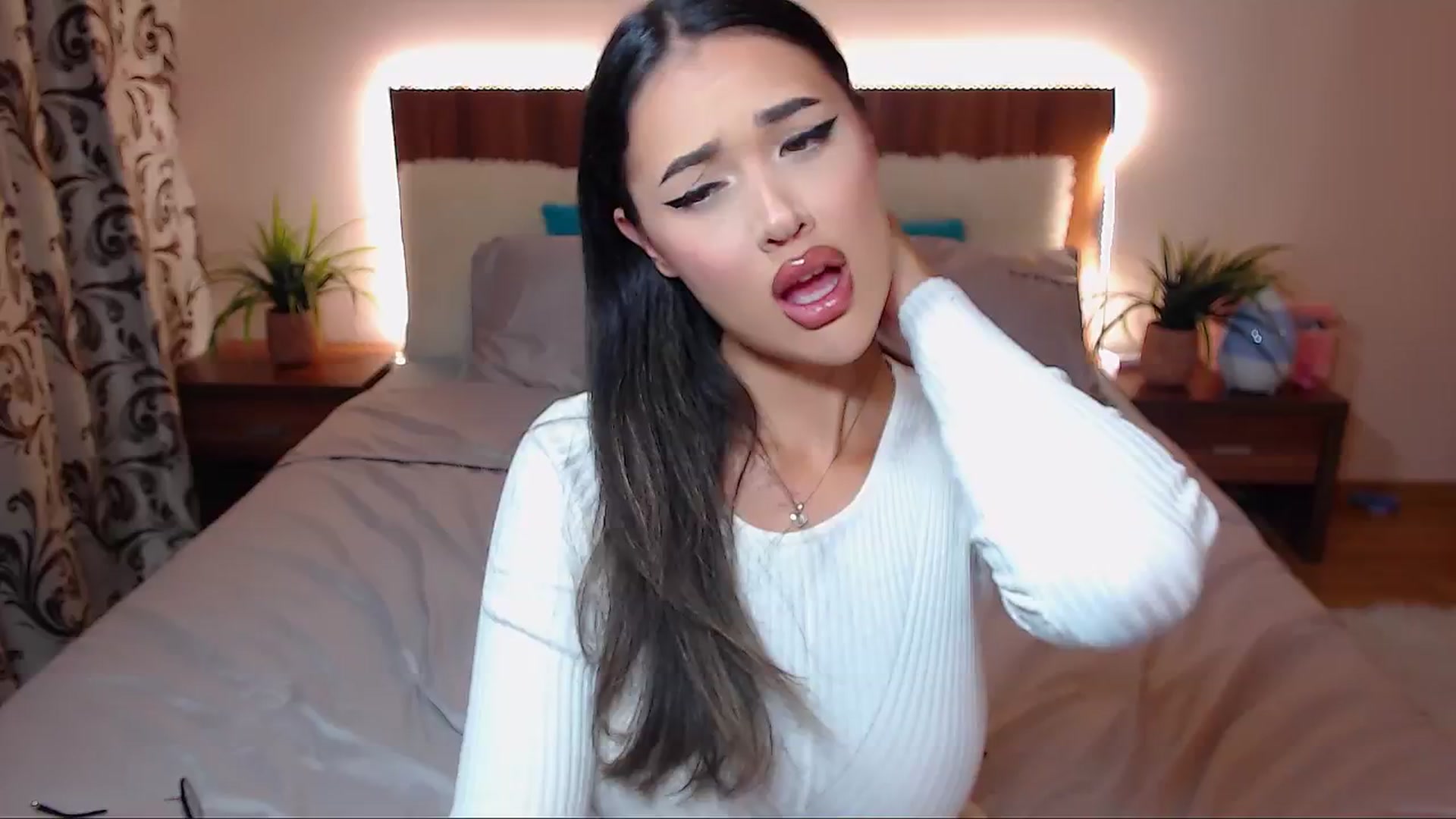 Gallery image thumbnail from DestinyFox1's myfreecams stream on, 10/06/2024, 20:02 image 15 of 20