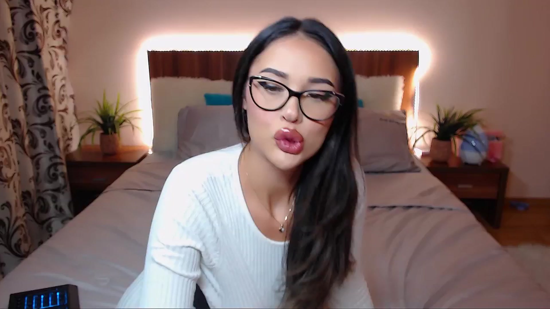 Gallery image thumbnail from DestinyFox1's myfreecams stream on, 10/06/2024, 20:02 image 3 of 20