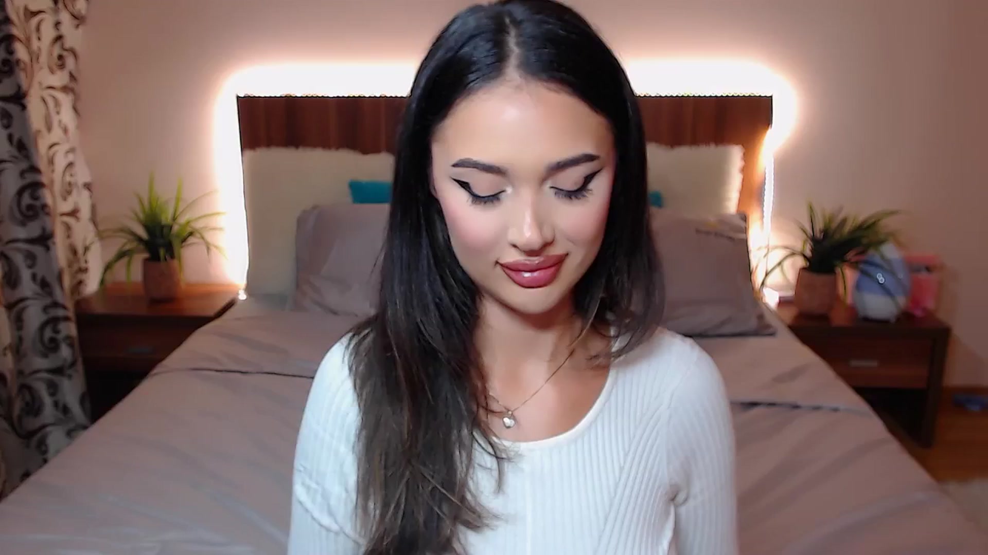 Gallery image thumbnail from DestinyFox1's myfreecams stream on, 10/06/2024, 20:02 image 10 of 20