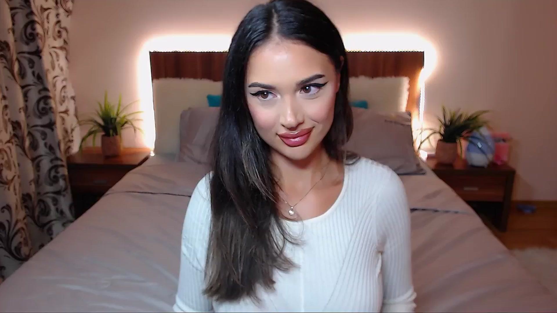 Gallery image thumbnail from DestinyFox1's myfreecams stream on, 10/06/2024, 20:02 image 5 of 20