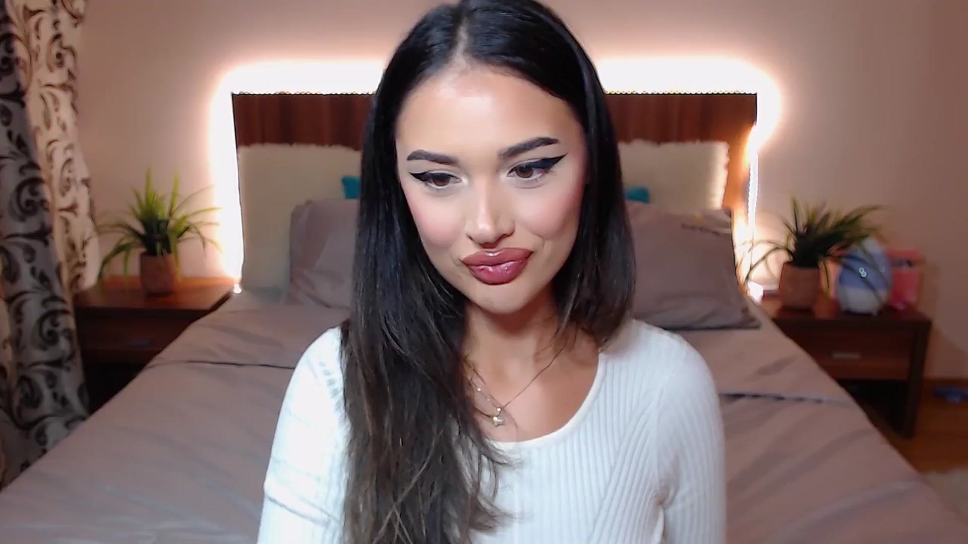 Gallery image thumbnail from DestinyFox1's myfreecams stream on, 10/06/2024, 20:02 image 7 of 20
