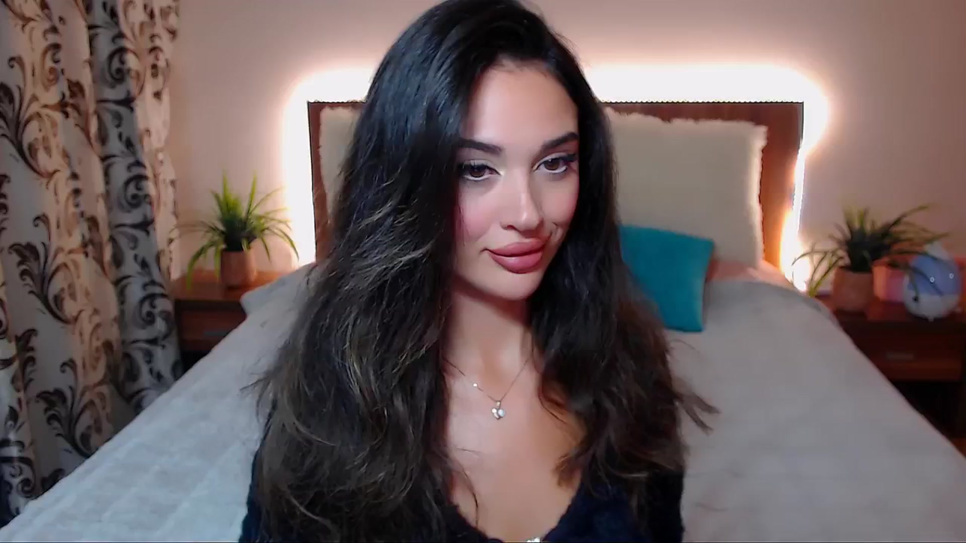 Gallery image thumbnail from DestinyFox1's myfreecams stream on, 10/09/2024, 18:29 image 3 of 20