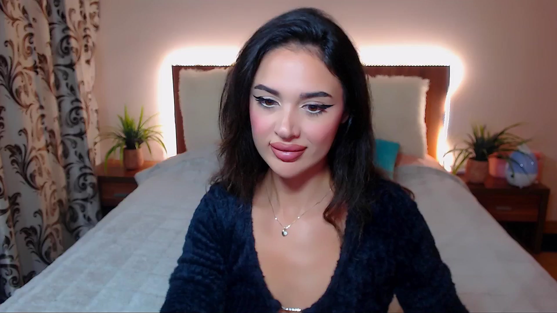 Gallery image thumbnail from DestinyFox1's myfreecams stream on, 10/09/2024, 18:29 image 7 of 20