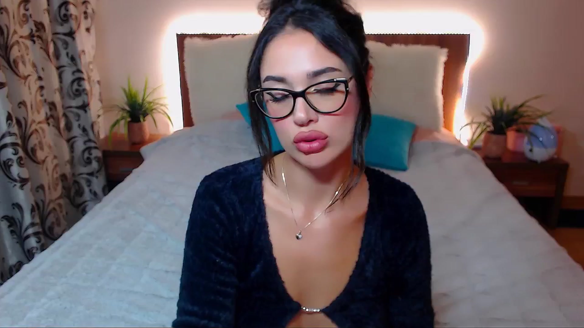 Gallery image thumbnail from DestinyFox1's myfreecams stream on, 10/09/2024, 19:08 image 18 of 20