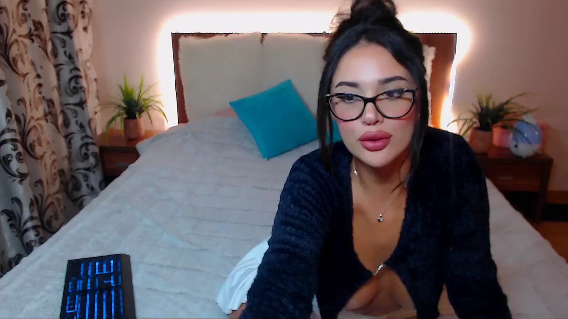 Gallery image thumbnail from DestinyFox1's myfreecams stream on, 10/09/2024, 19:08 image 7 of 20