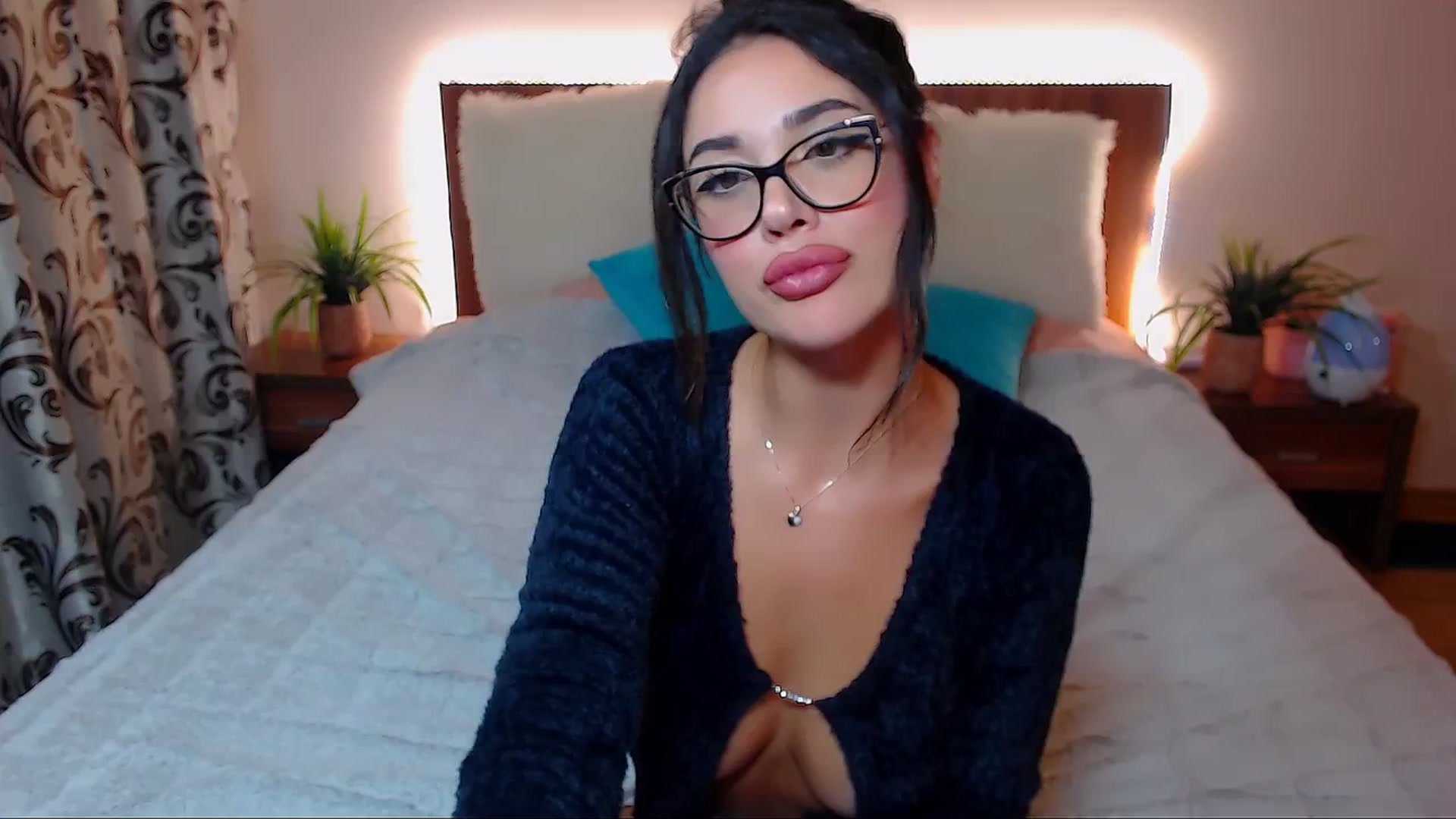 Gallery image thumbnail from DestinyFox1's myfreecams stream on, 10/09/2024, 19:08 image 14 of 20