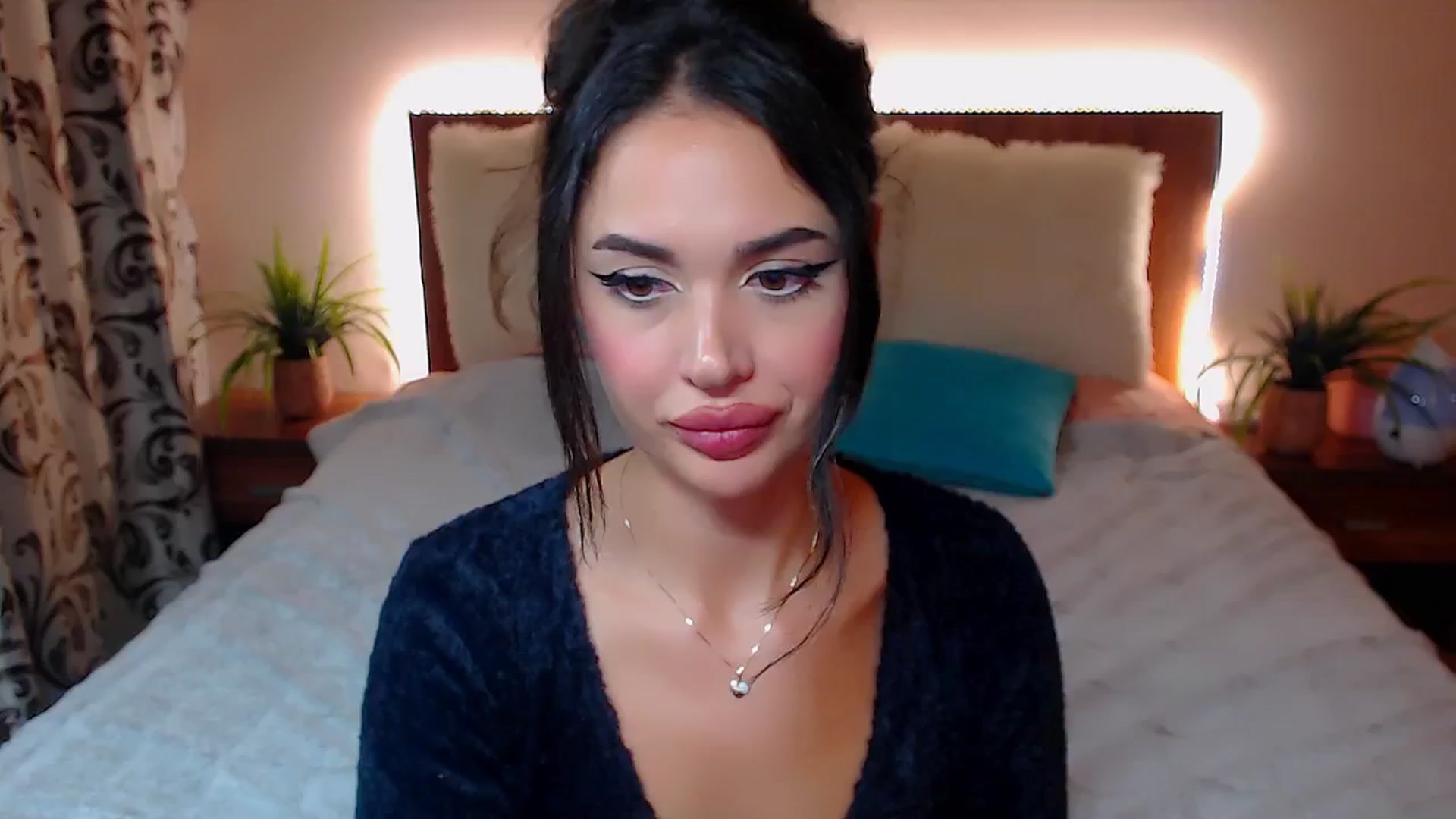 Gallery image thumbnail from DestinyFox1's myfreecams stream on, 10/09/2024, 20:48 image 3 of 20
