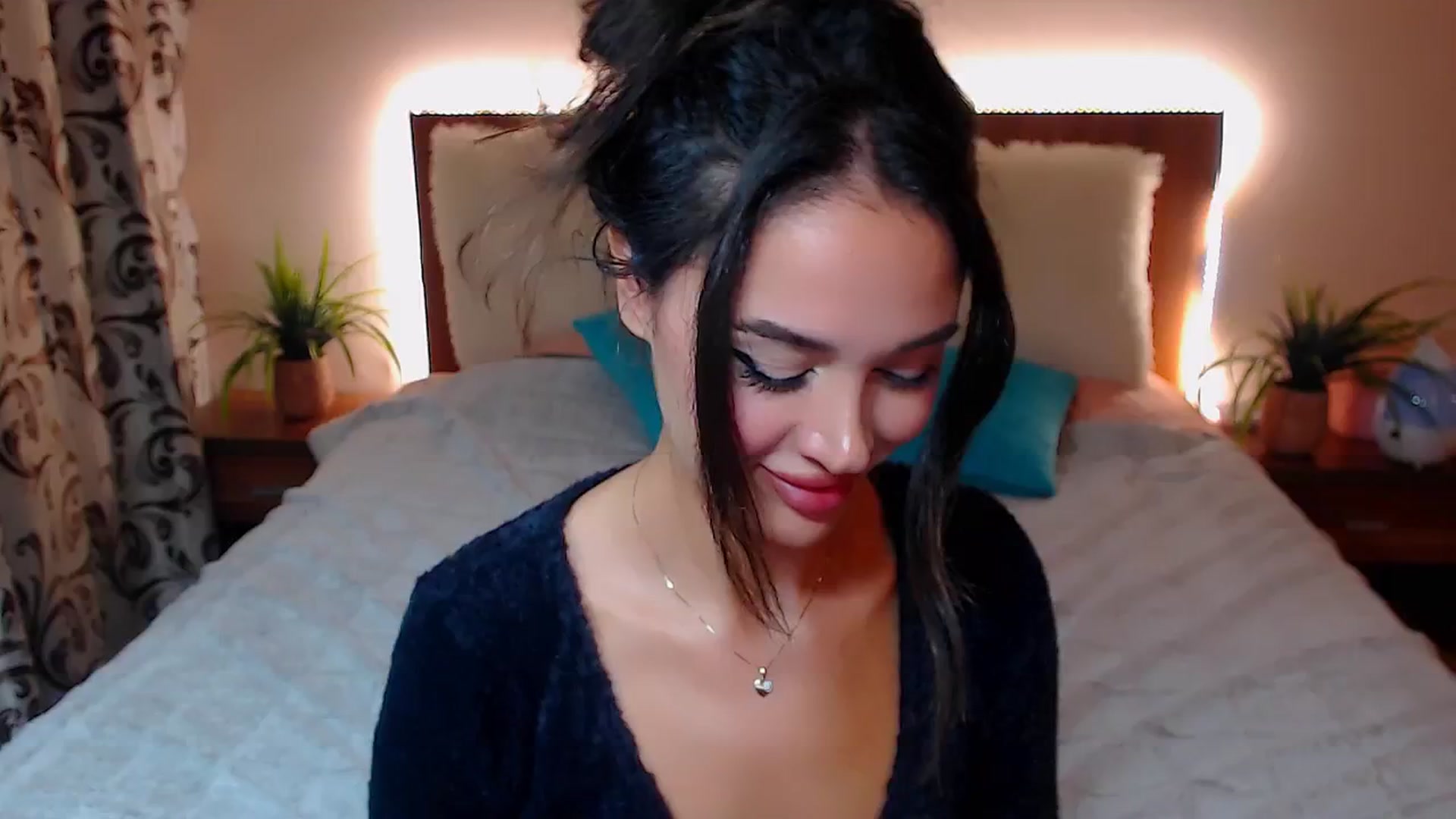 Gallery image thumbnail from DestinyFox1's myfreecams stream on, 10/09/2024, 20:48 image 5 of 20