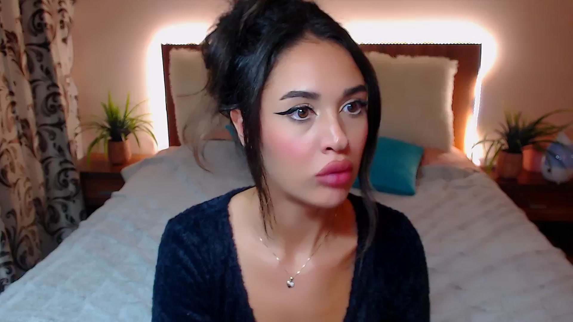 Gallery image thumbnail from DestinyFox1's myfreecams stream on, 10/09/2024, 20:48 image 7 of 20