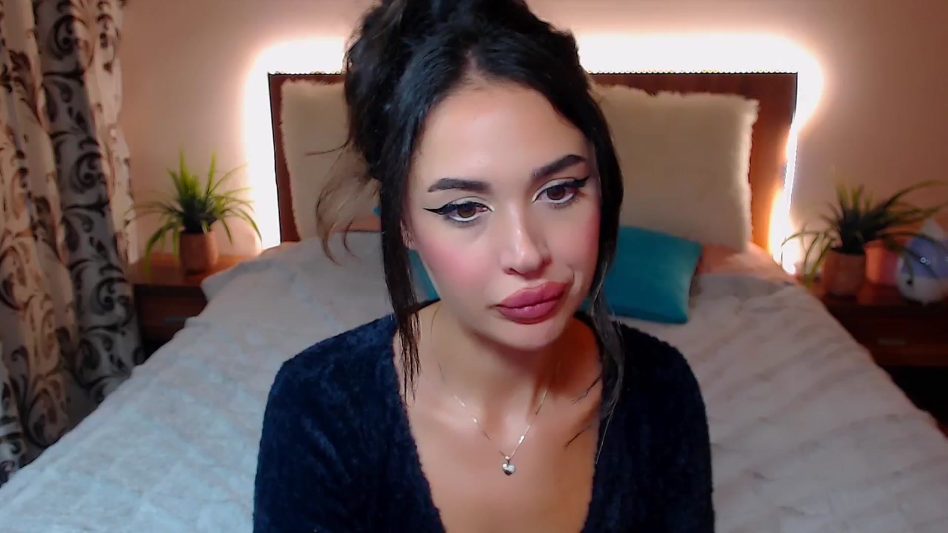 Gallery image thumbnail from DestinyFox1's myfreecams stream on, 10/09/2024, 20:48 image 2 of 20