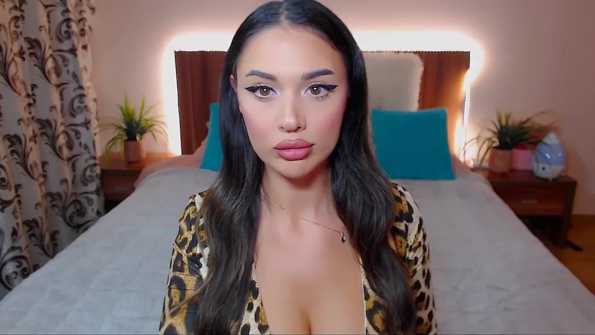 Gallery image thumbnail from DestinyFox1's myfreecams stream on, 10/12/2024, 19:19 image 2 of 20