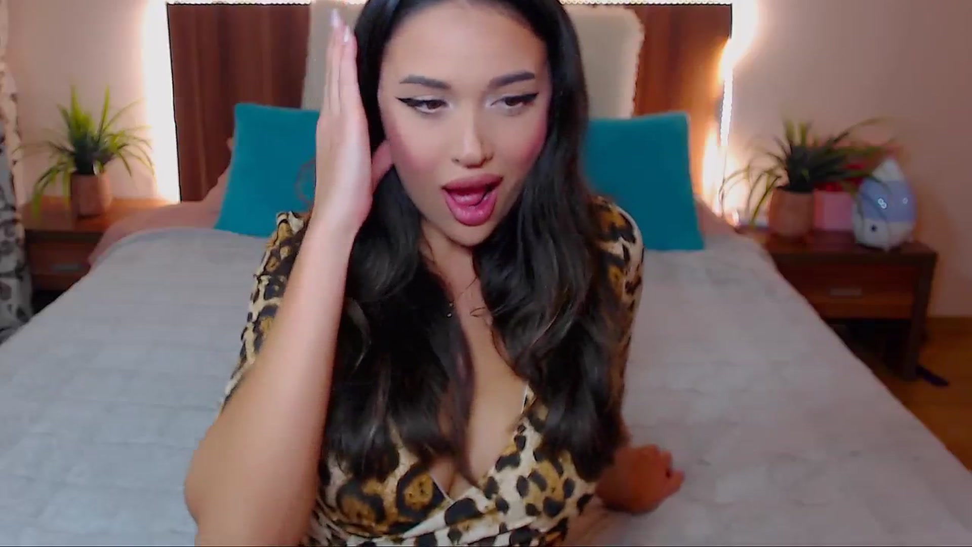 Gallery image thumbnail from DestinyFox1's myfreecams stream on, 10/12/2024, 19:19 image 7 of 20