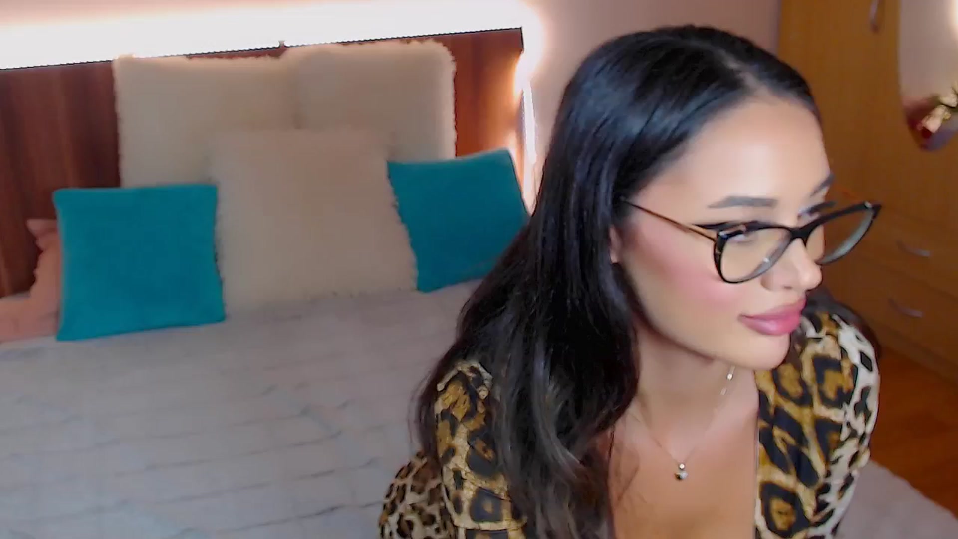 Gallery image thumbnail from DestinyFox1's myfreecams stream on, 10/12/2024, 20:02 image 6 of 20