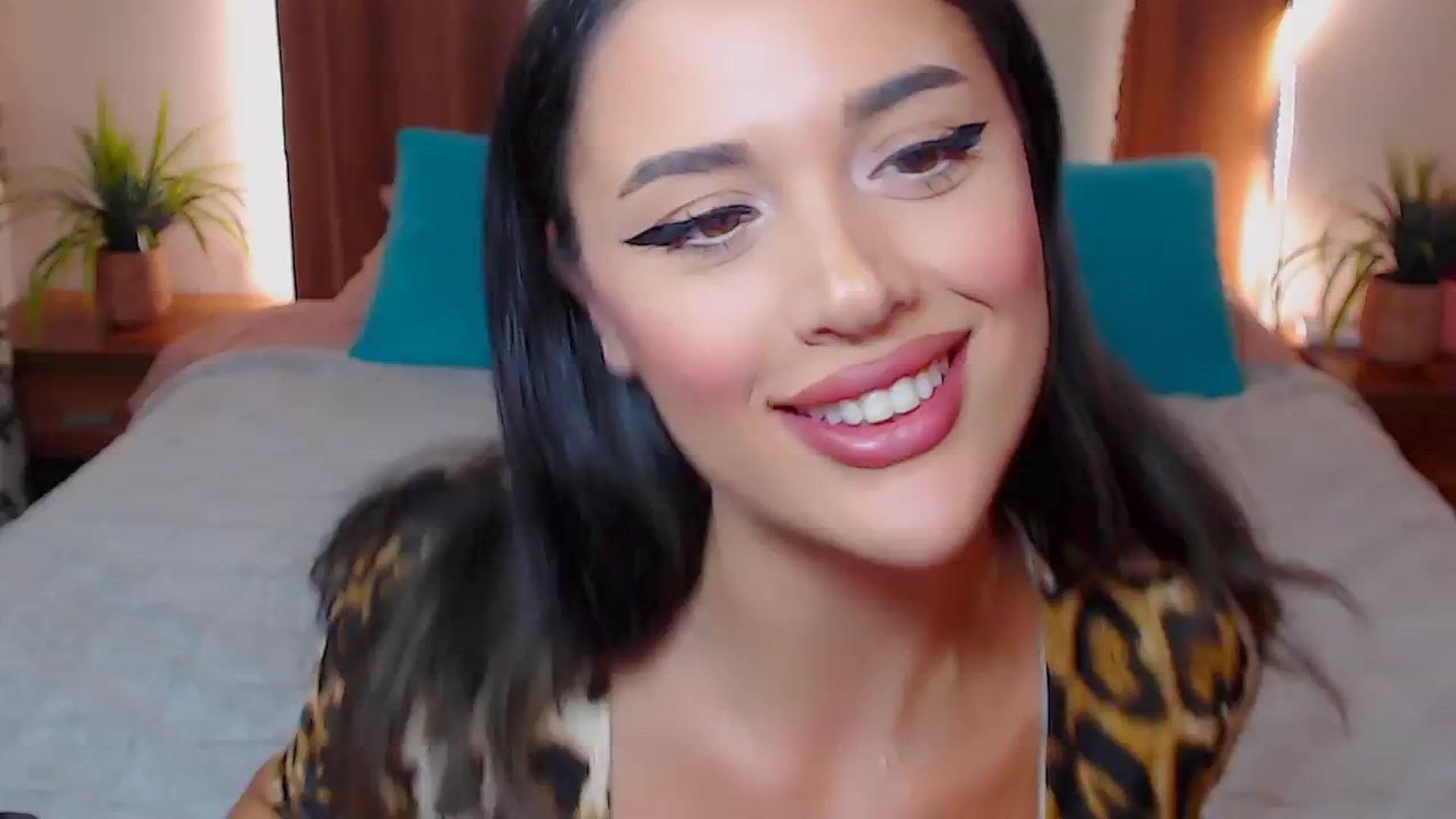 Gallery image thumbnail from DestinyFox1's myfreecams stream on, 10/12/2024, 20:02 image 4 of 20