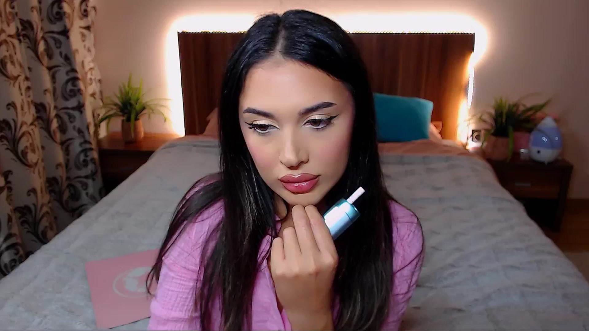 Gallery image thumbnail from DestinyFox1's myfreecams stream on, 10/17/2024, 18:32 image 15 of 20